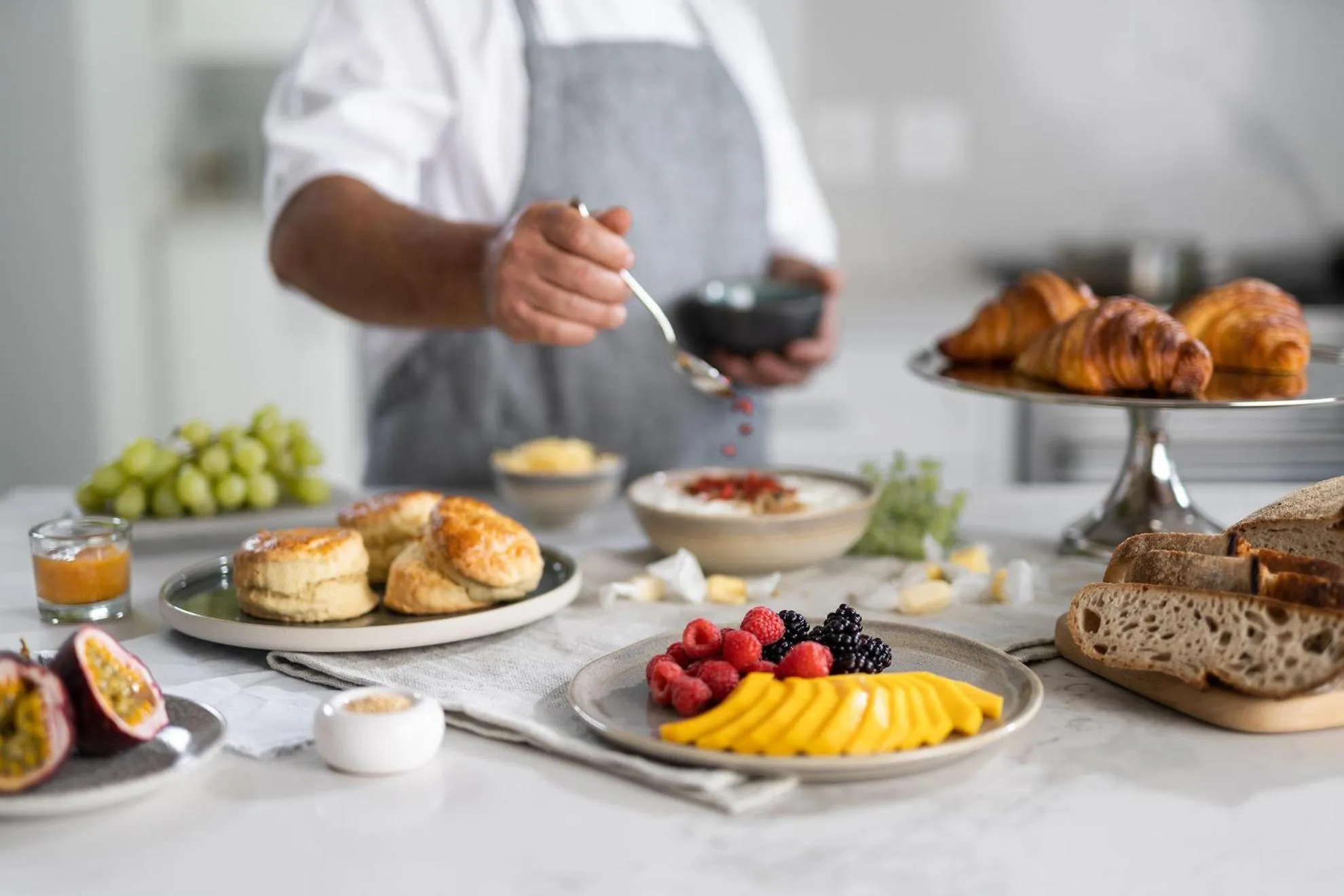 Breakfast in Brookdale Estate - Manor House