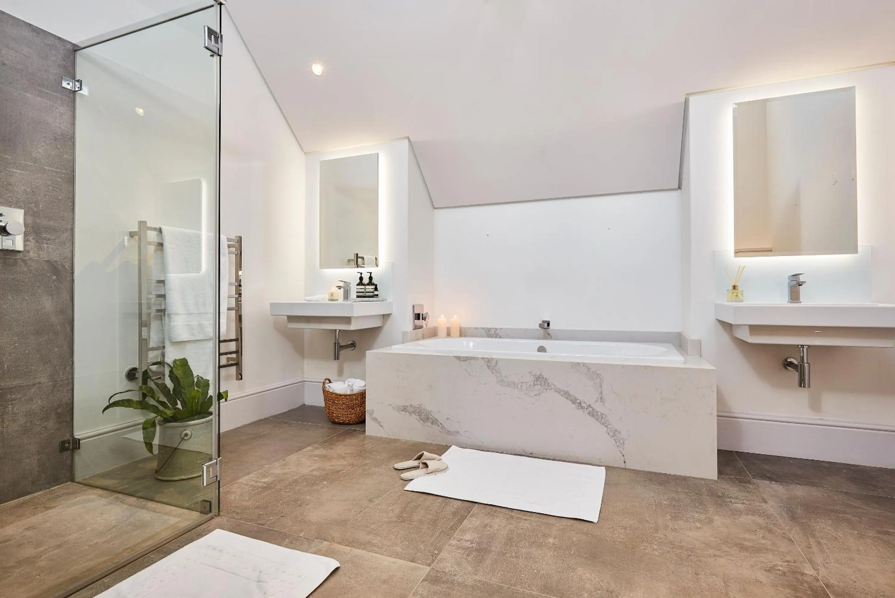 Shower in Brookdale Estate - Manor House