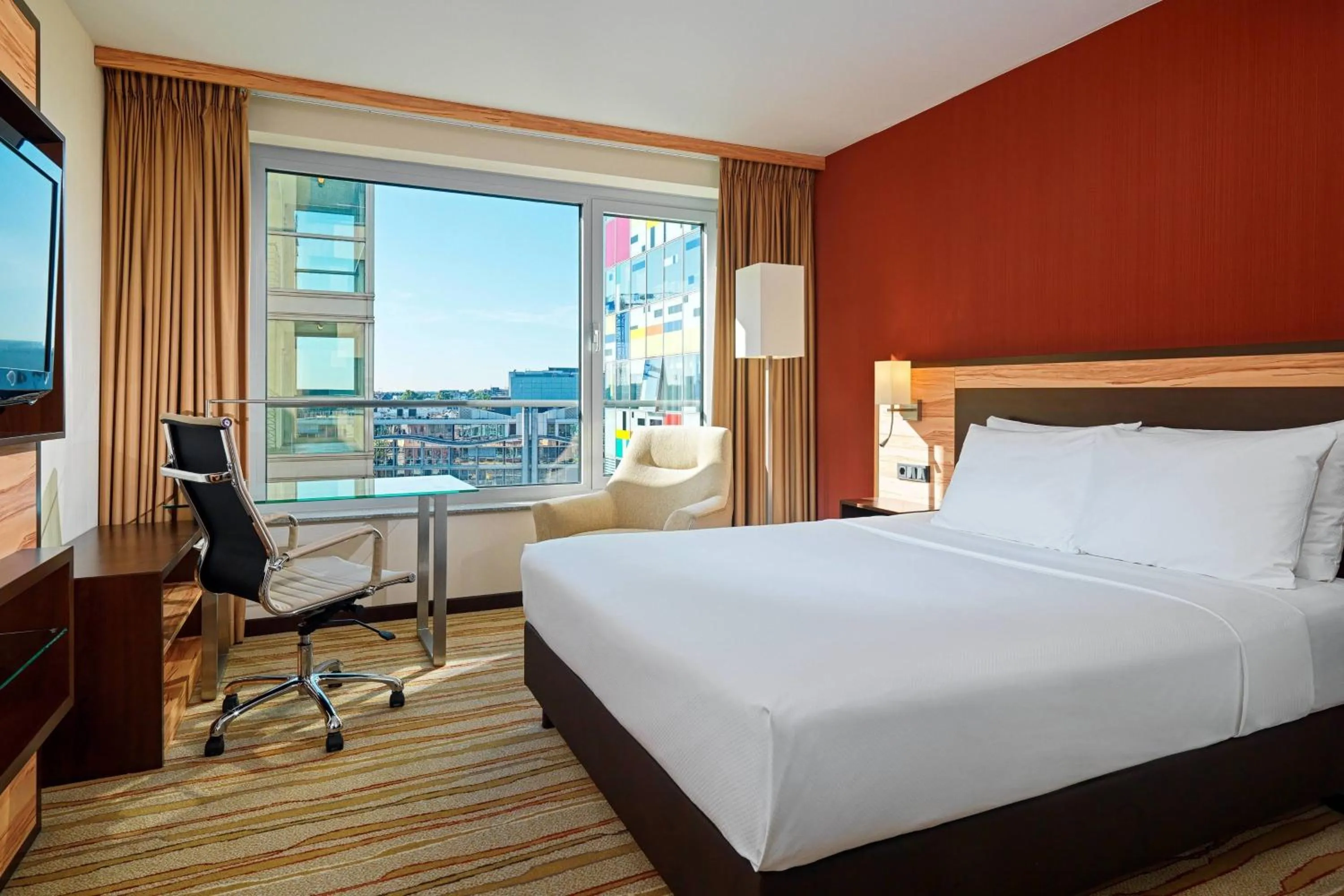 Photo of the whole room, Bed in Courtyard by Marriott Duesseldorf Hafen