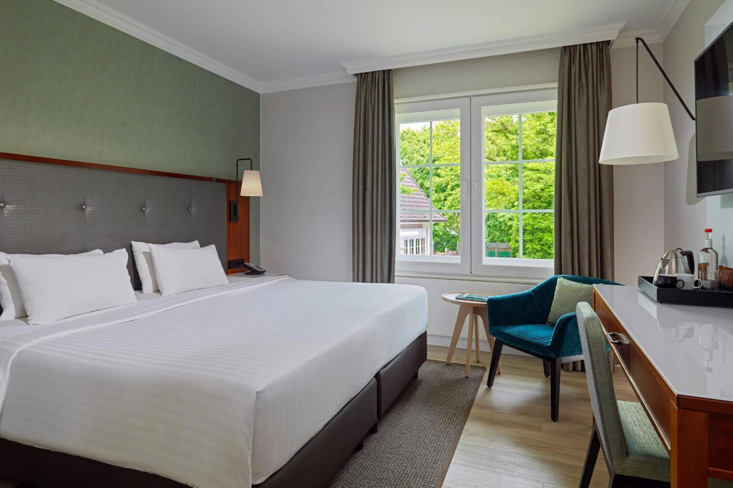 Photo of the whole room, Bed in Courtyard by Marriott Hamburg Airport