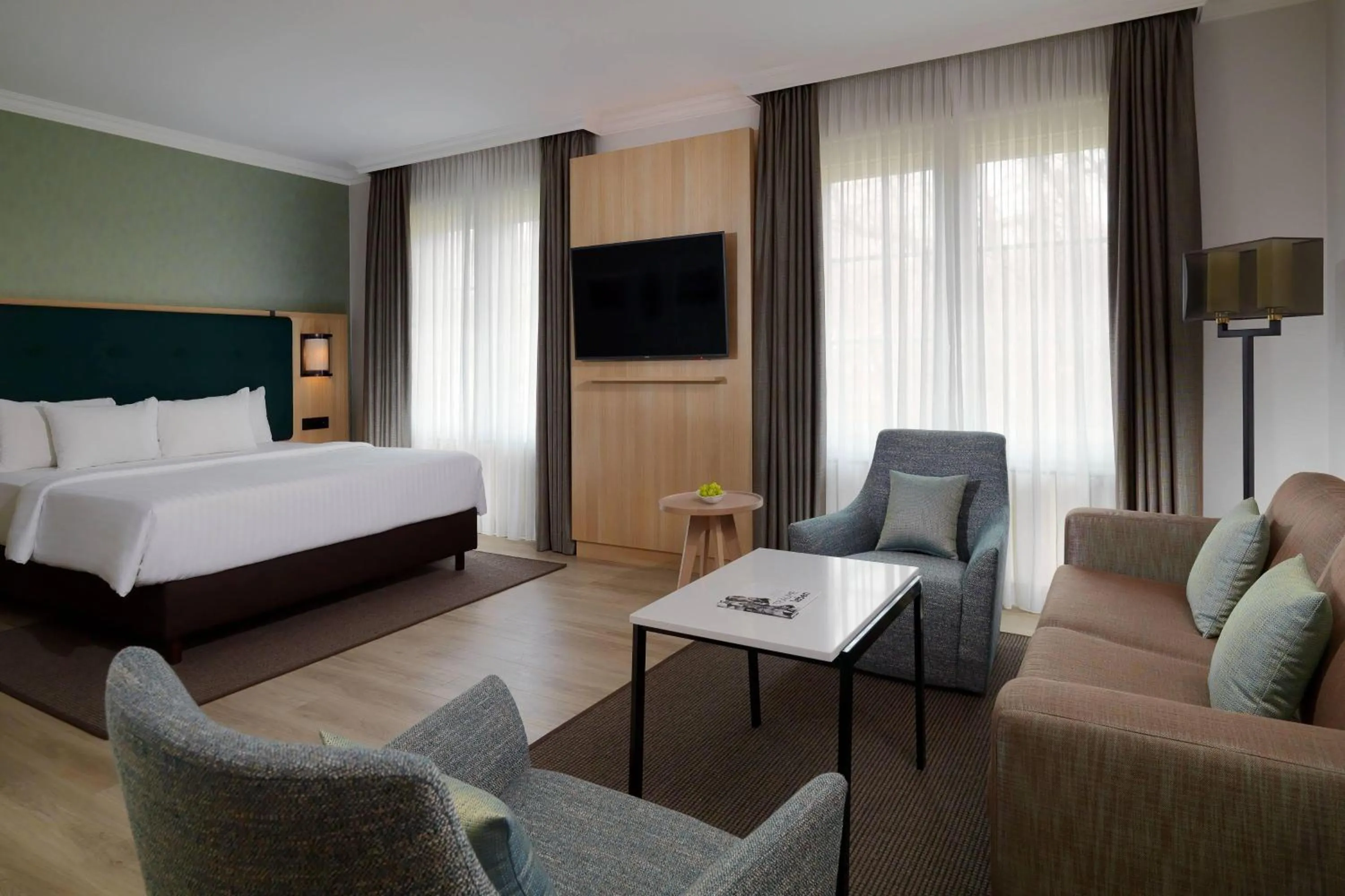 Photo of the whole room, Bed in Courtyard by Marriott Hamburg Airport