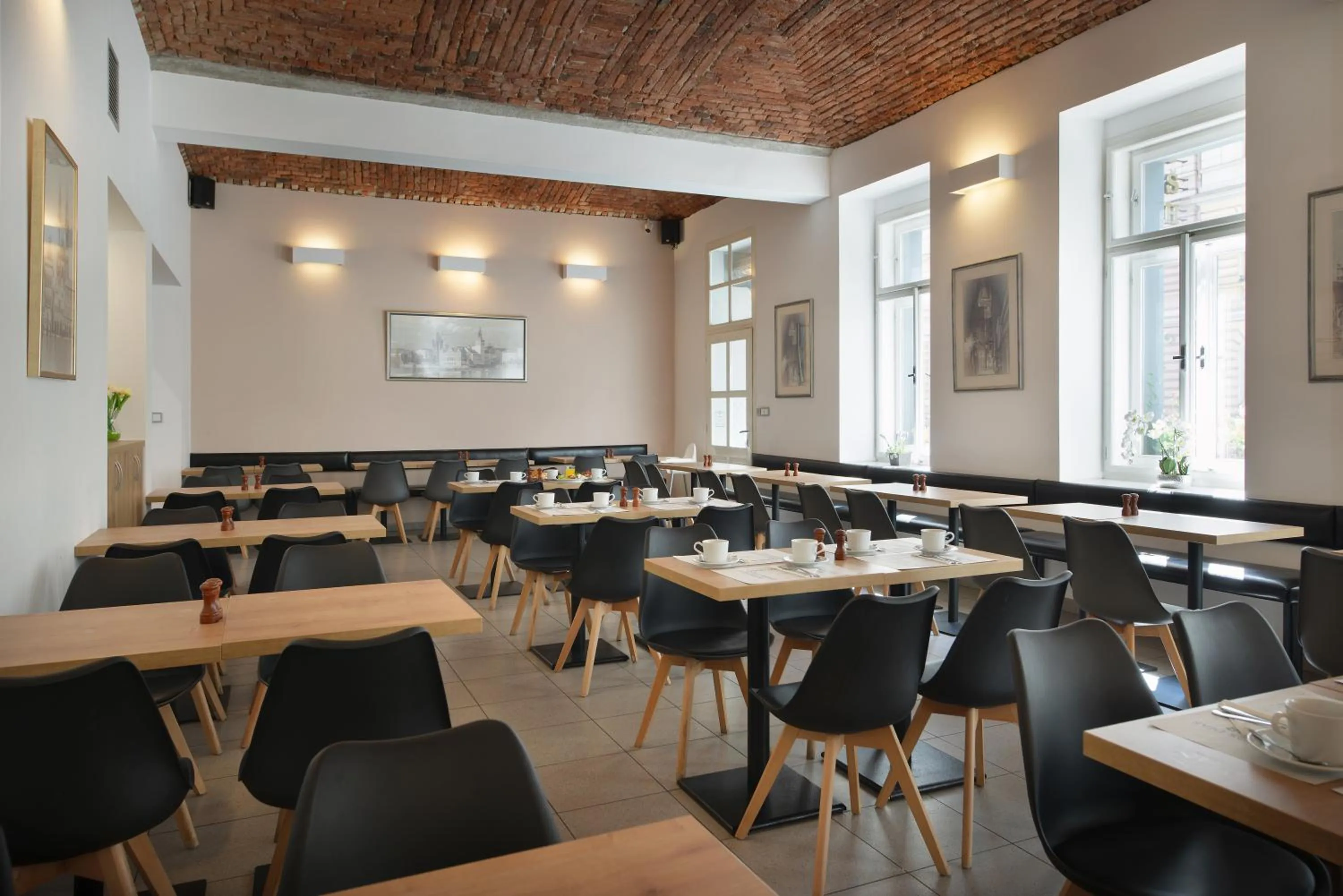 Restaurant/places to eat in Prague Season Hotel