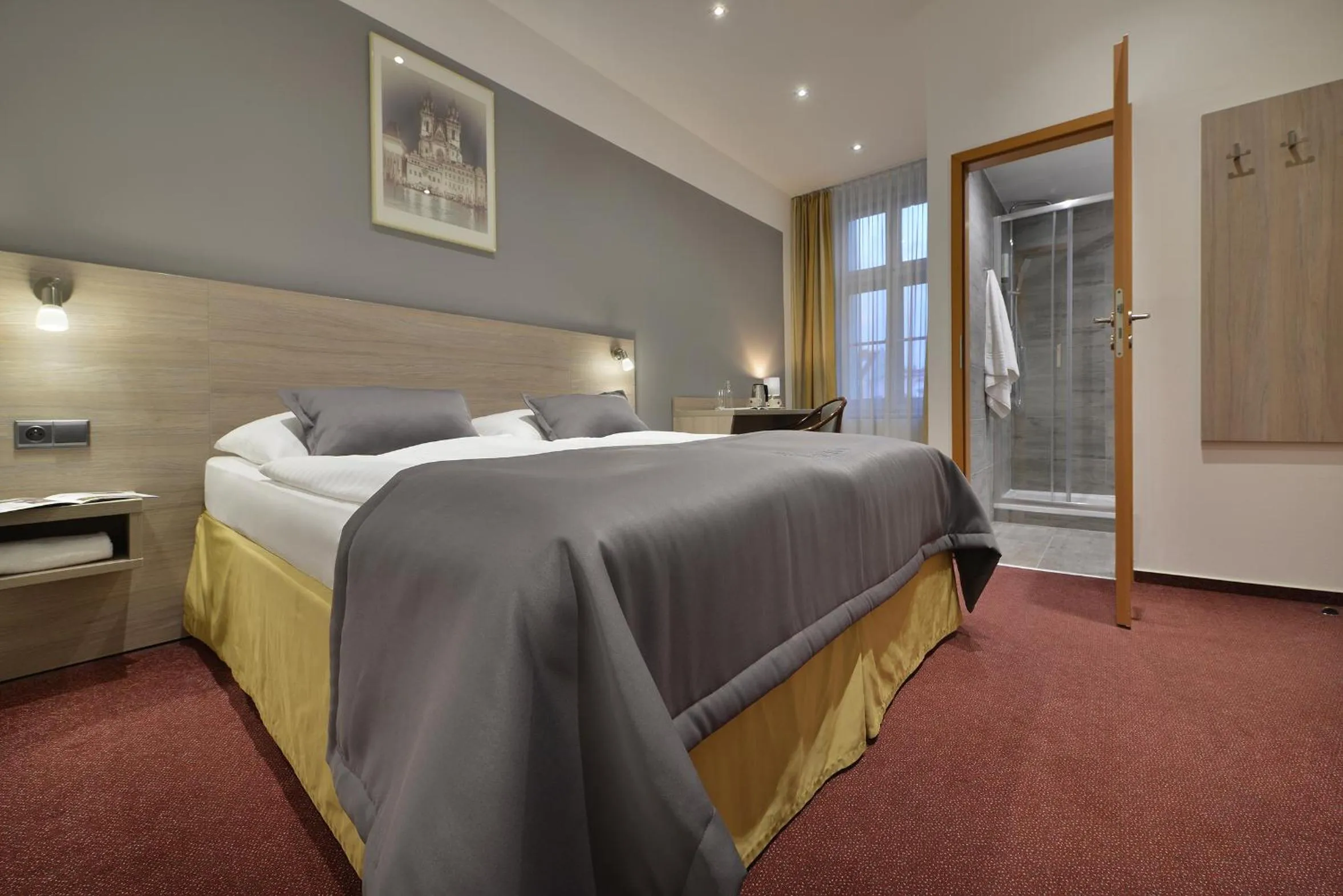 Bed in Prague Season Hotel