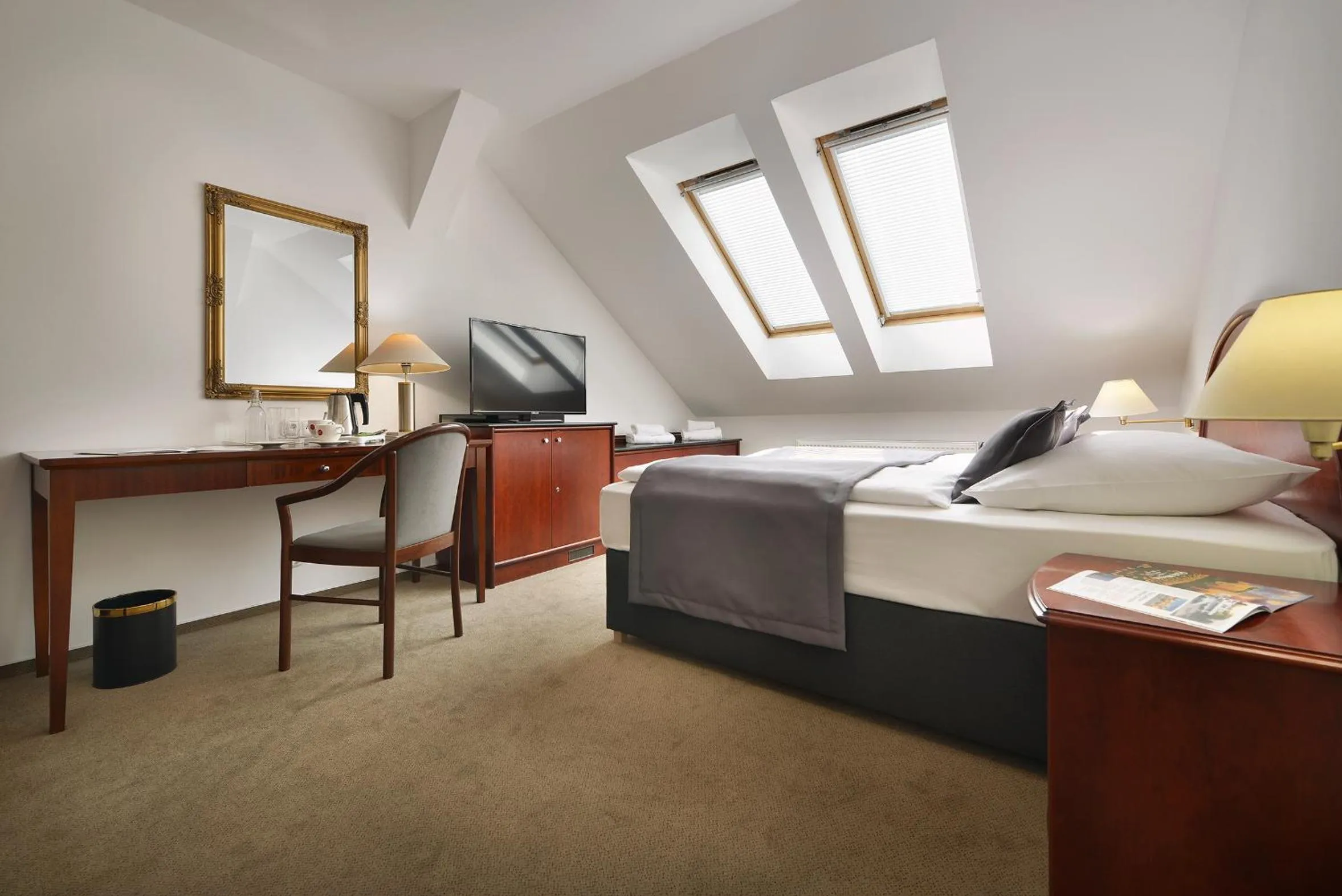 Bed in Prague Season Hotel