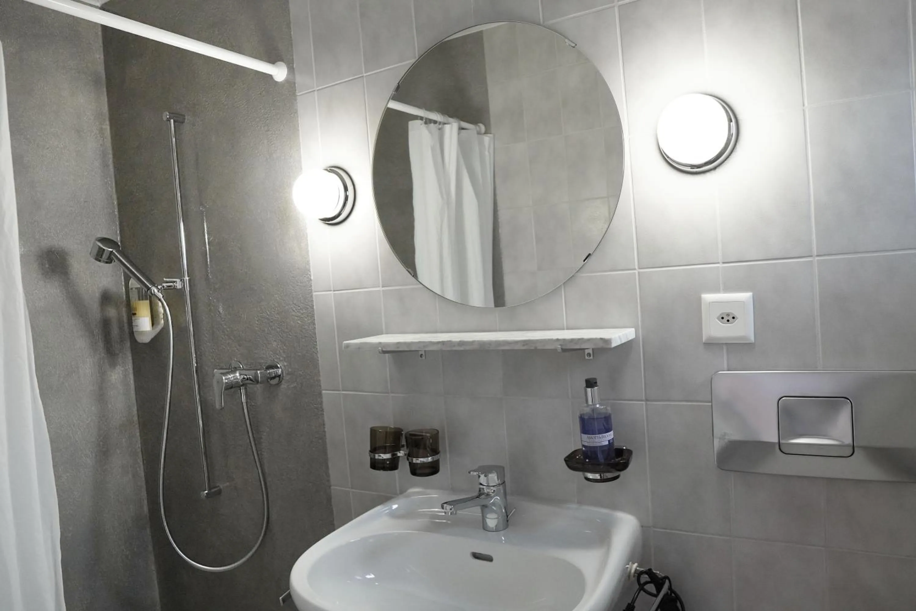 Bathroom in Hotel Schiffahrt