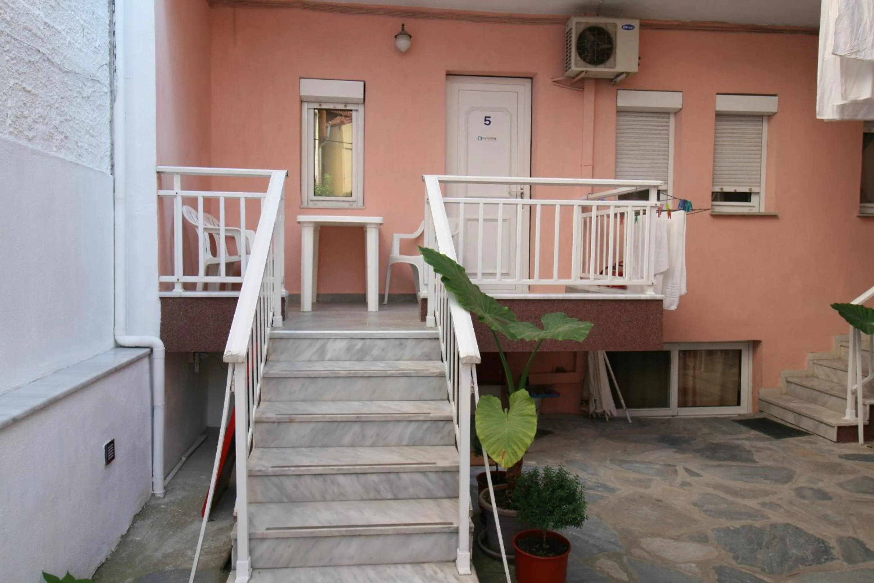 Balcony/Terrace in SARTI CENTER studios