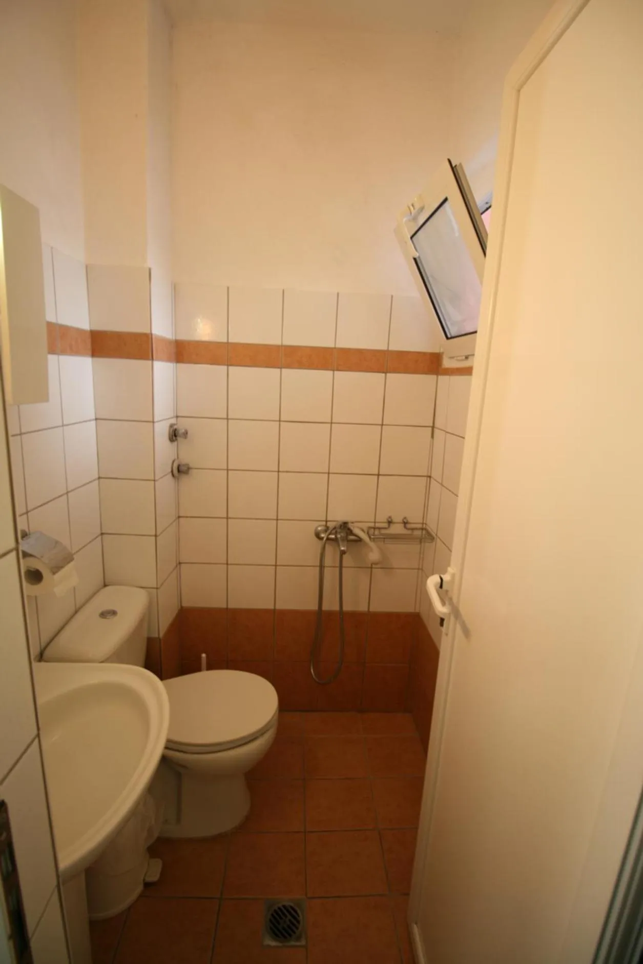 Bathroom in SARTI CENTER studios