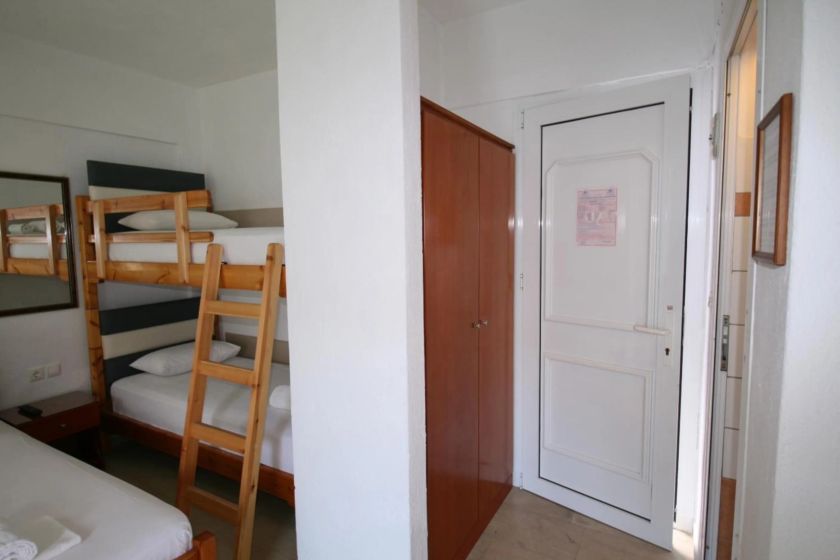 Photo of the whole room in SARTI CENTER studios