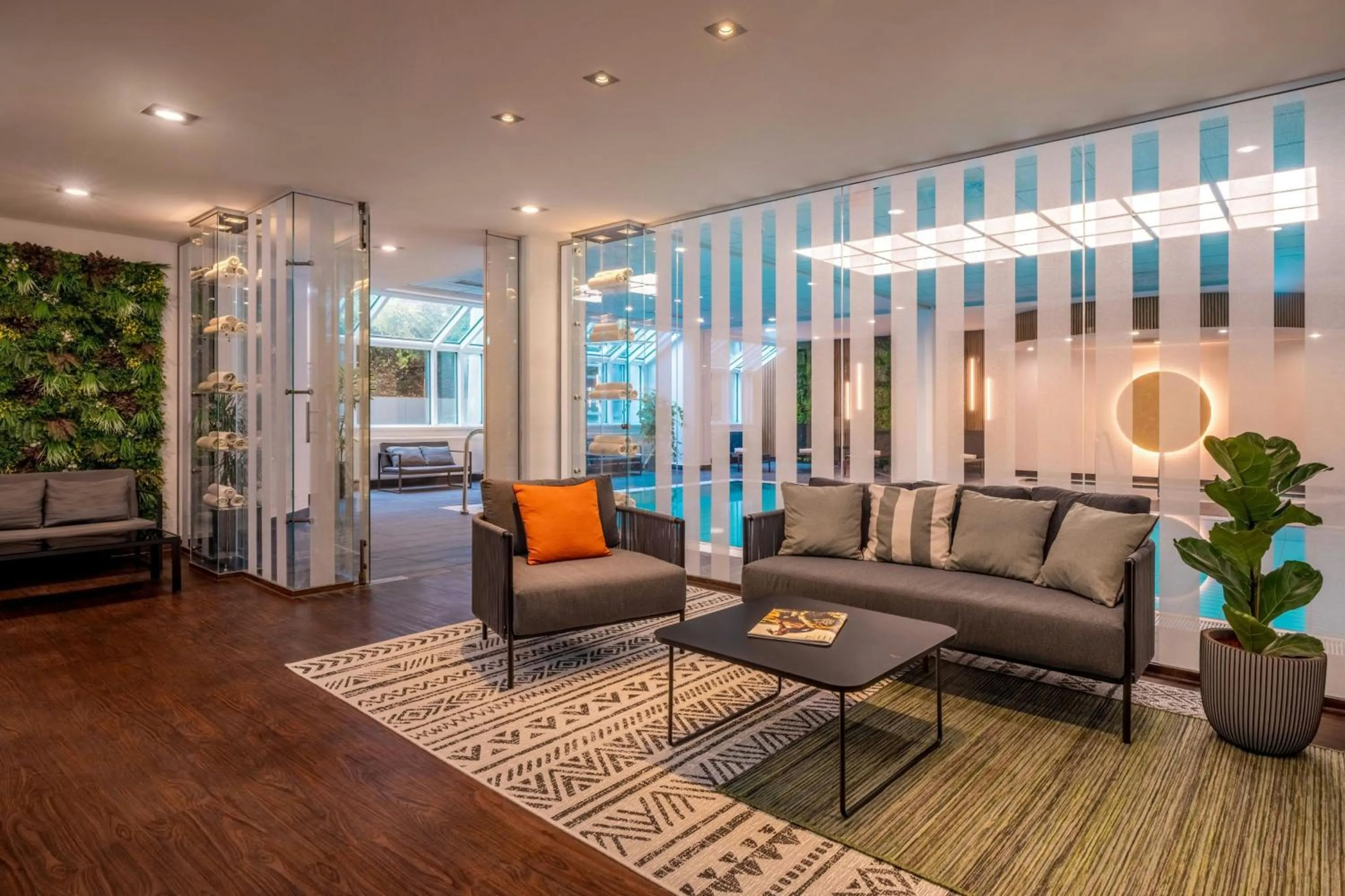 Swimming pool in Munich Marriott Hotel