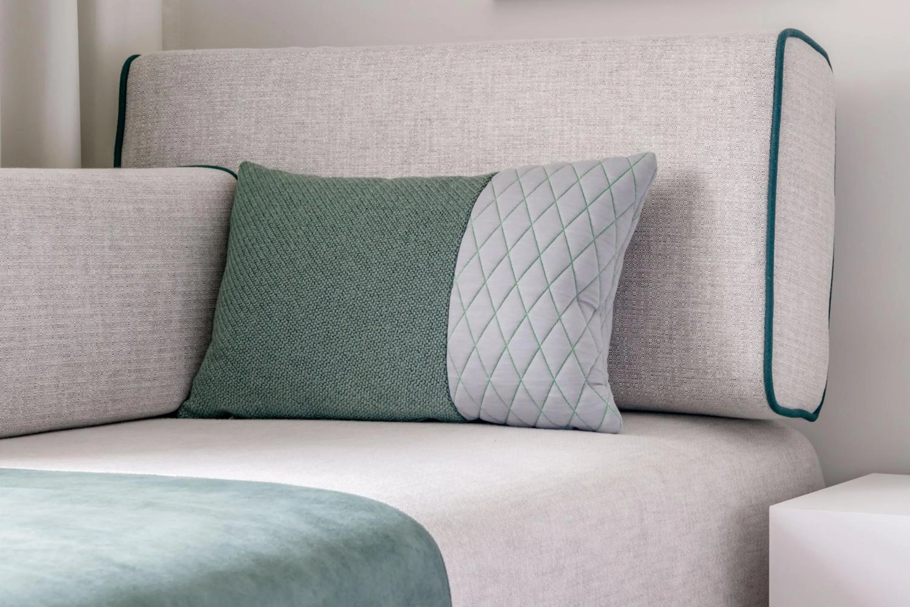 Lounge or bar, Bed in Munich Marriott Hotel