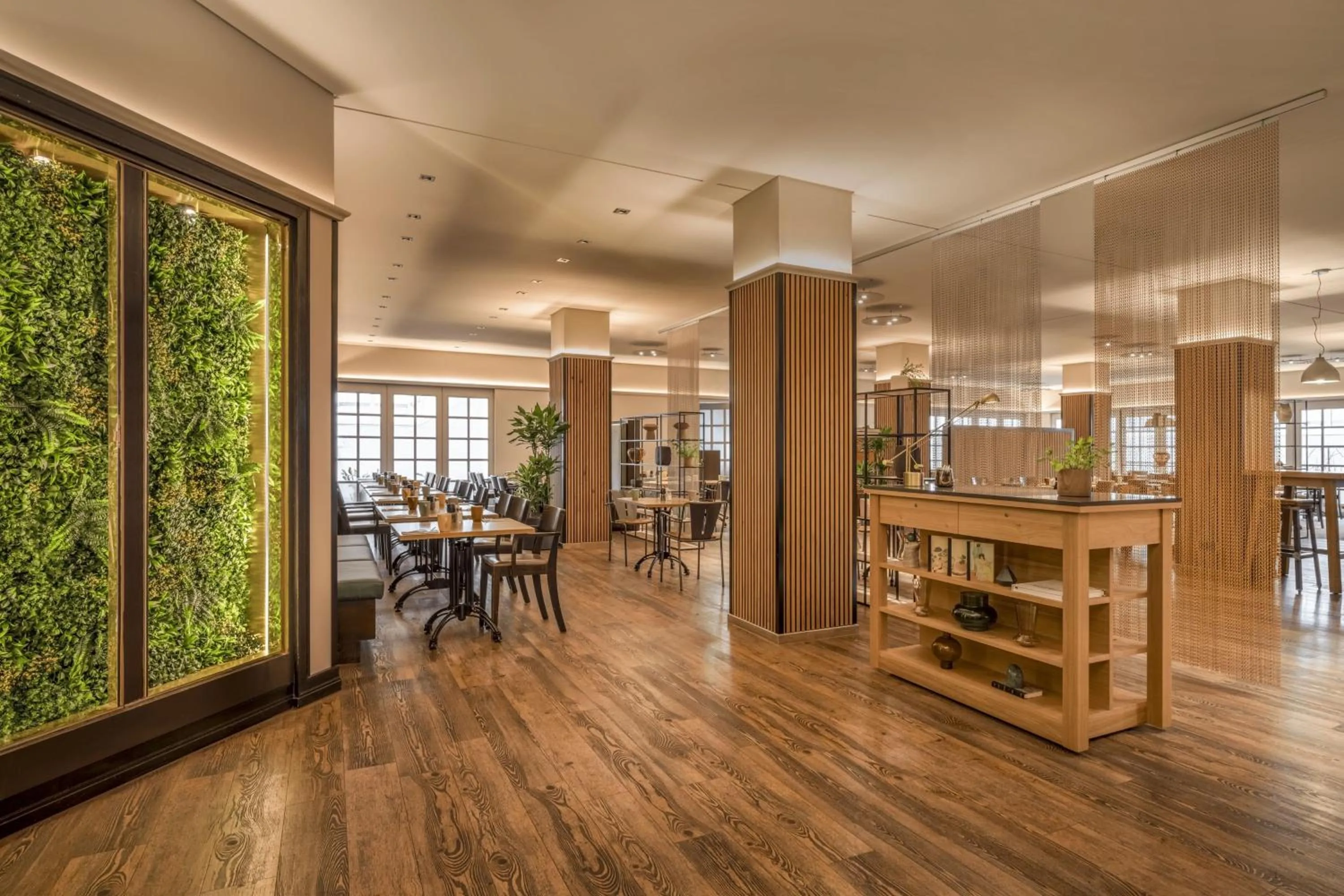 Restaurant/places to eat in Munich Marriott Hotel