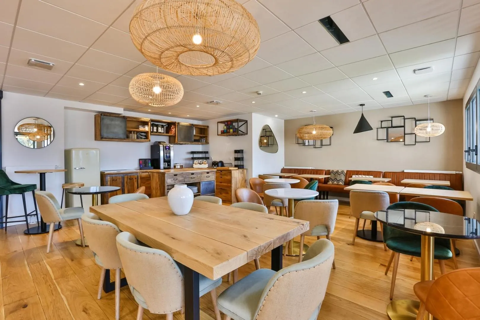 Lobby or reception in Hôtel & Spa FACE À LA MER