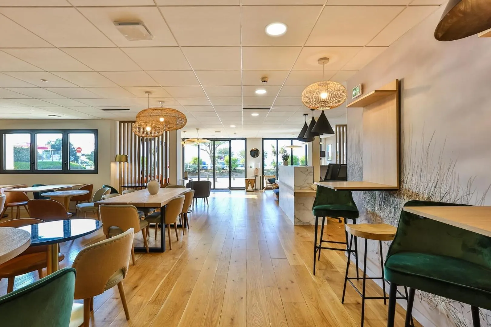 Lobby or reception in Hôtel & Spa FACE À LA MER