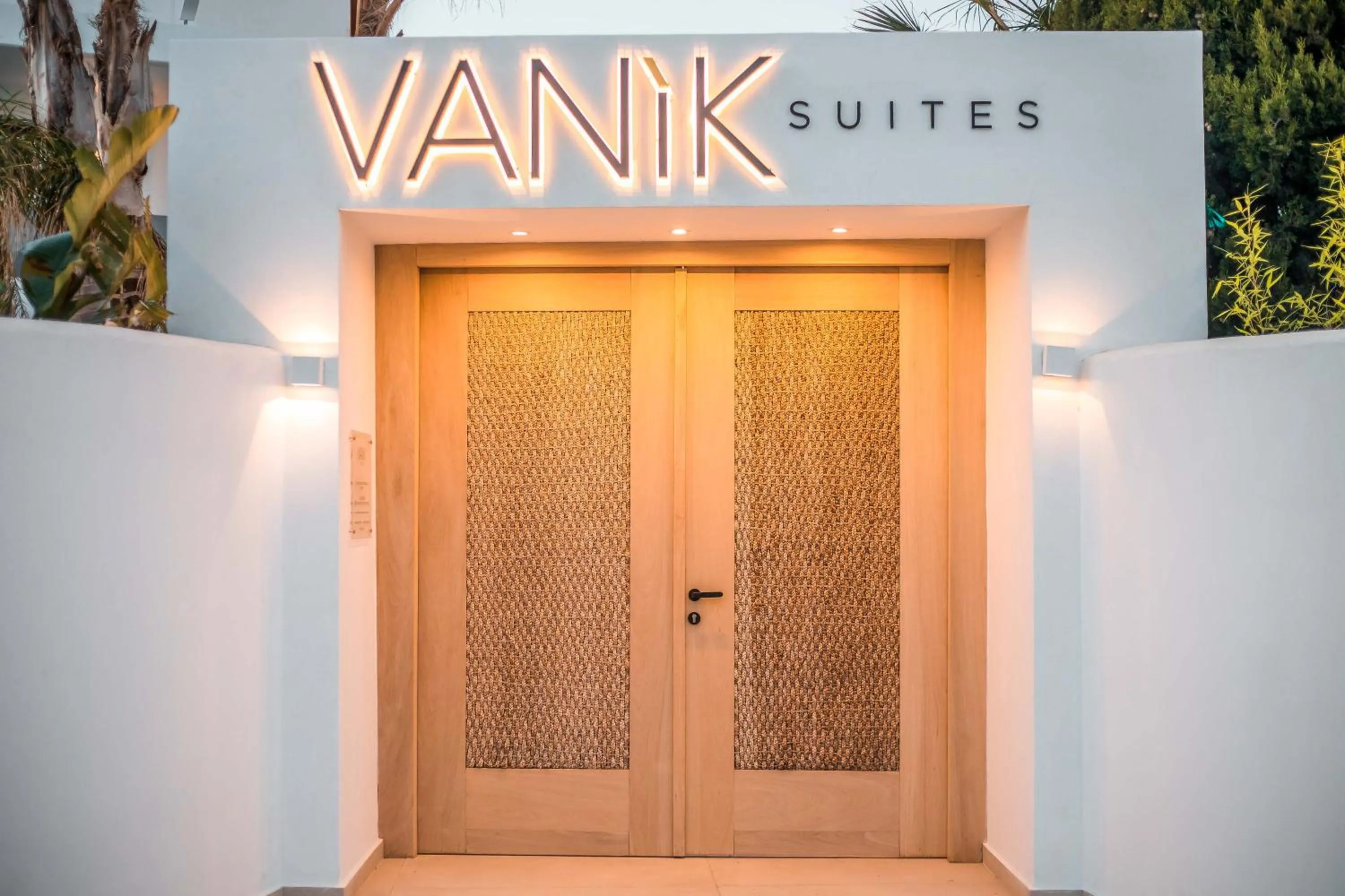 Facade/entrance in Vanik Suites