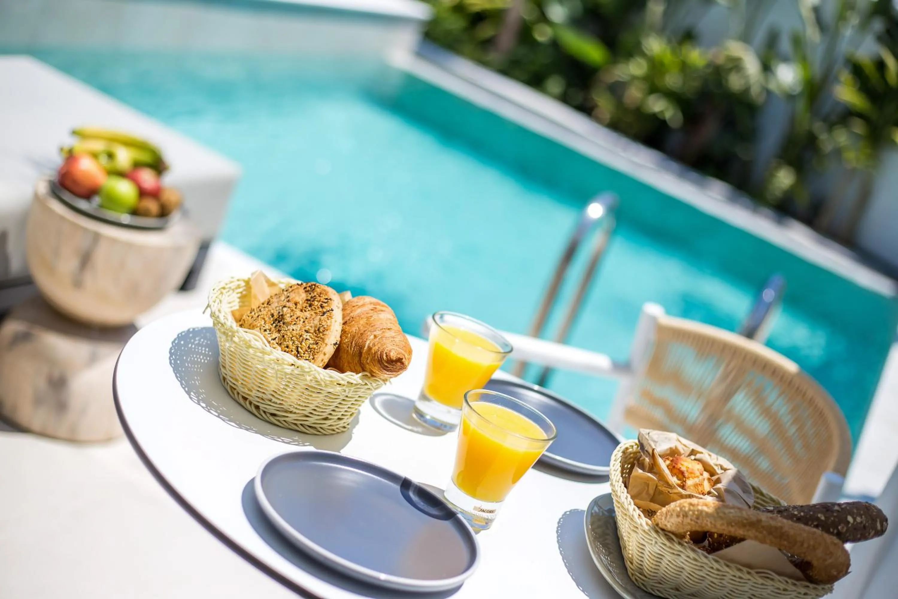 Swimming pool in Vanik Suites