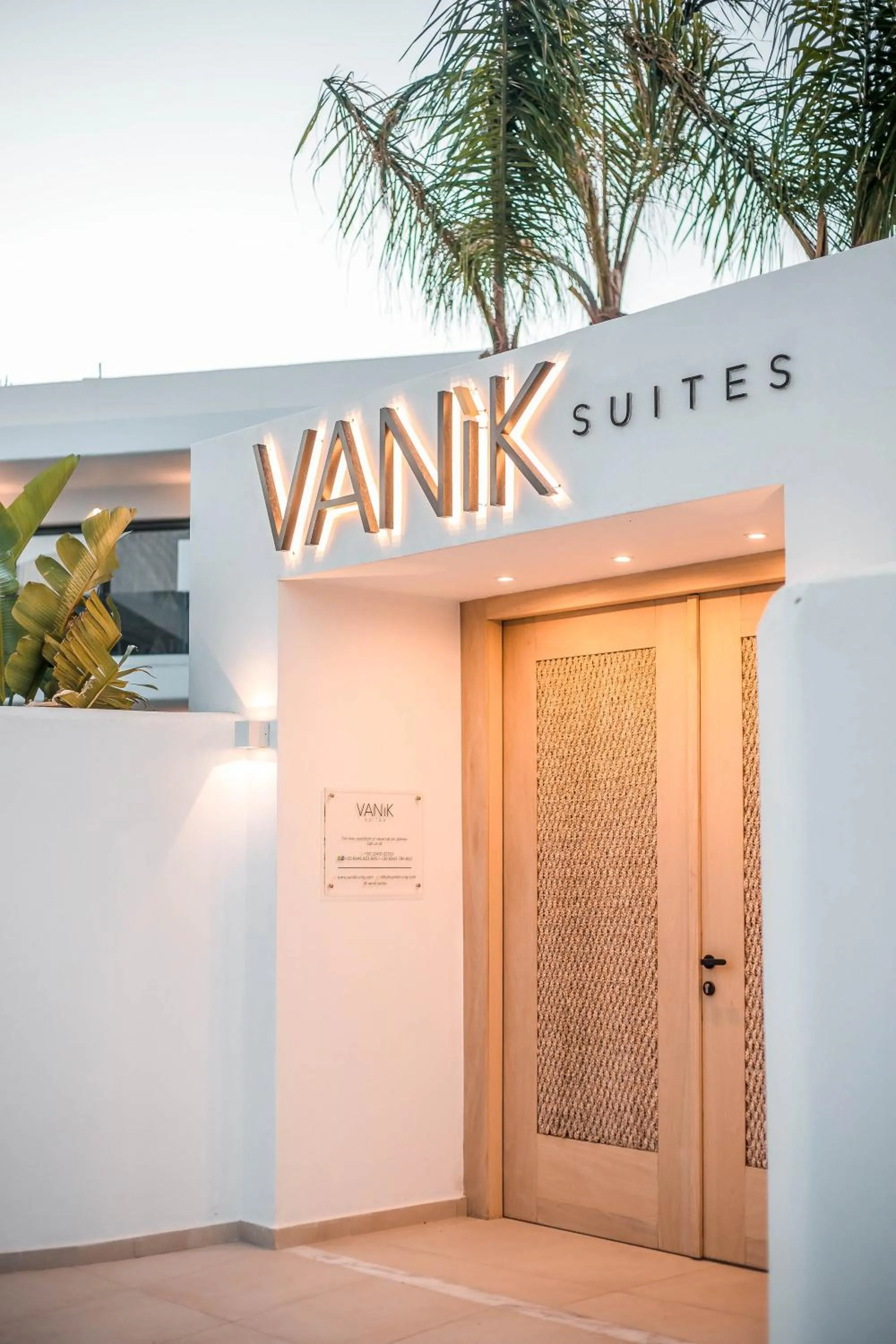 Facade/entrance in Vanik Suites