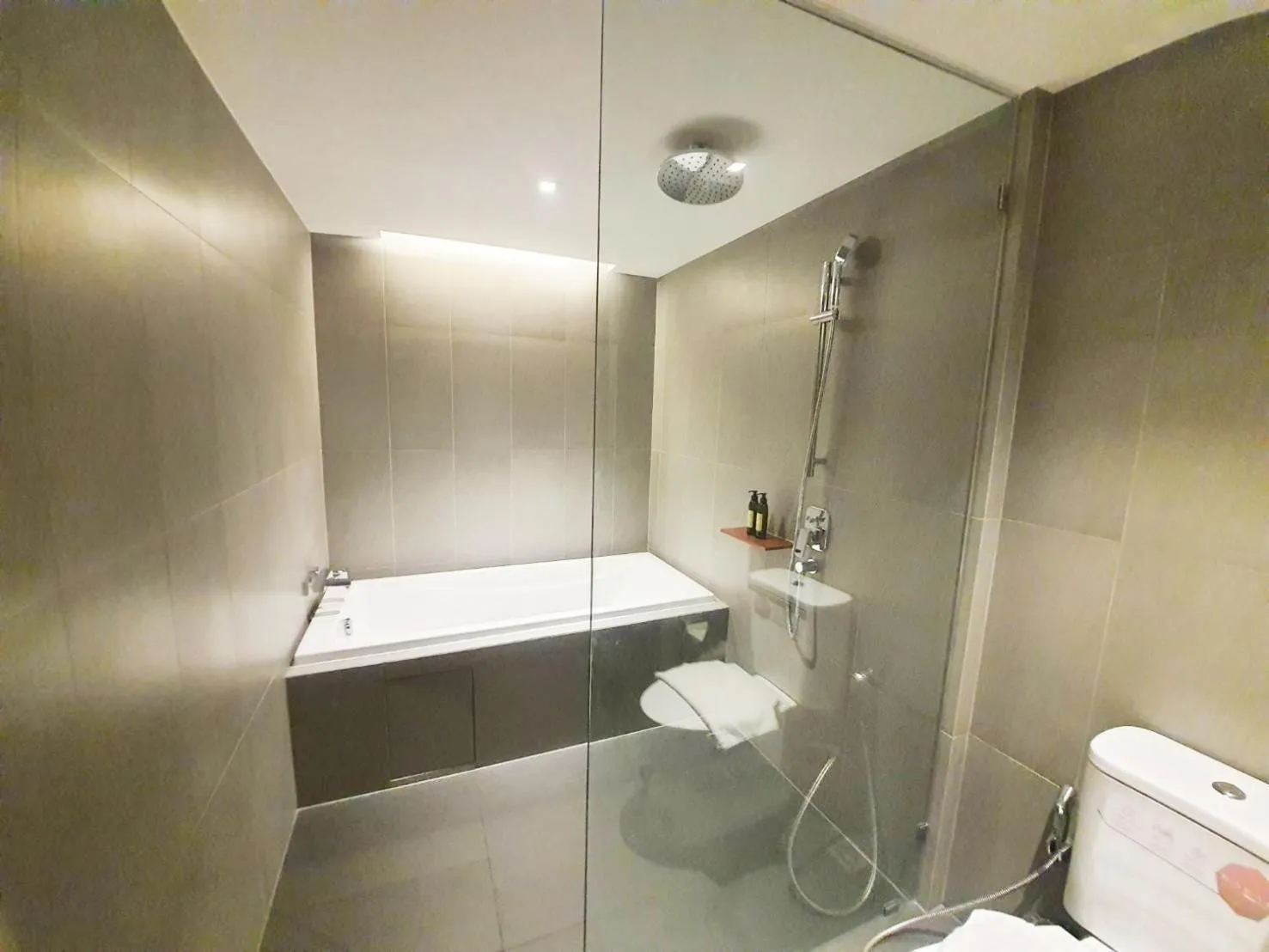 Bathroom in The Quart Ruamrudee by UHG