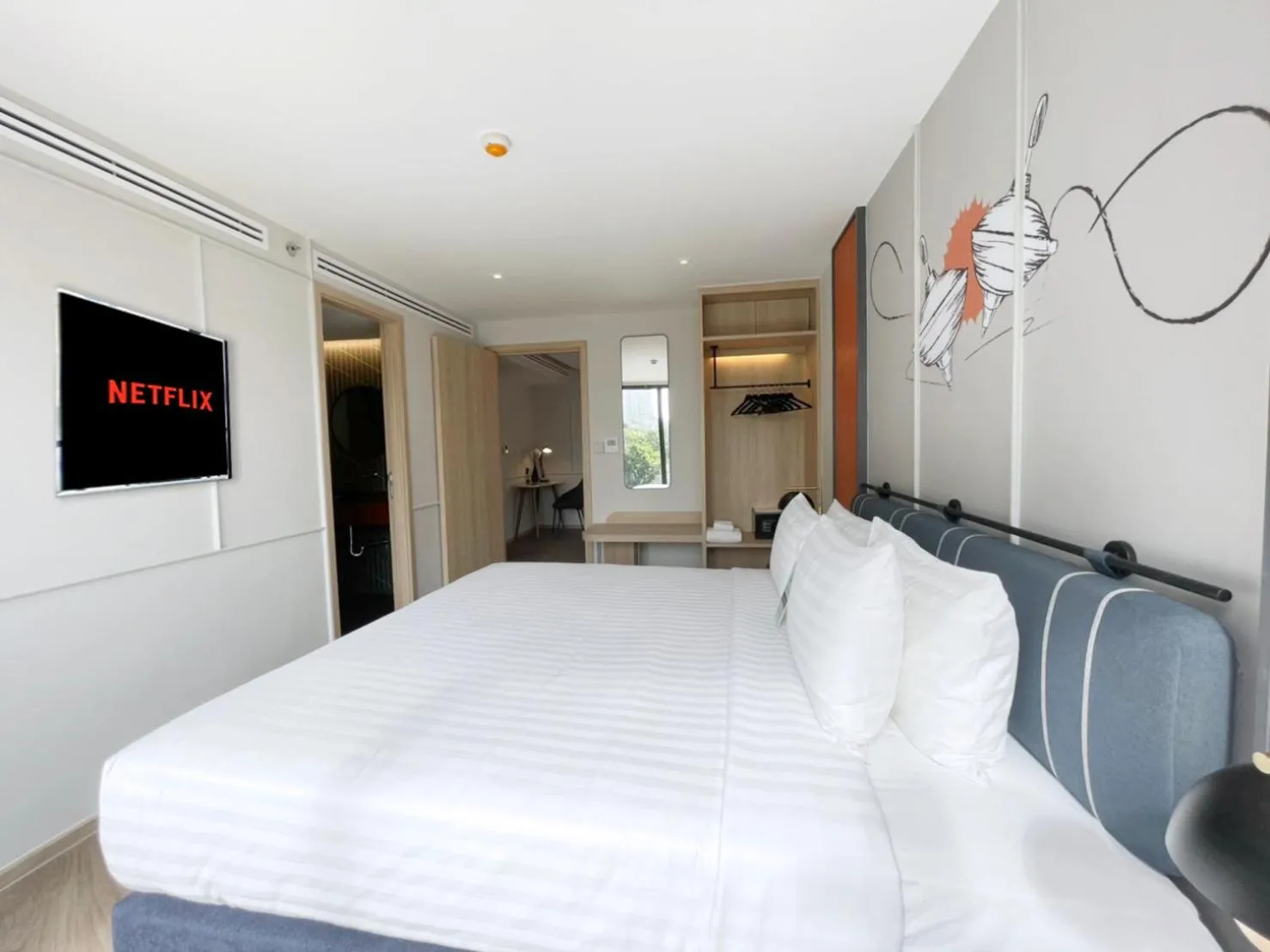 Bedroom, Bed in The Quart Ruamrudee by UHG