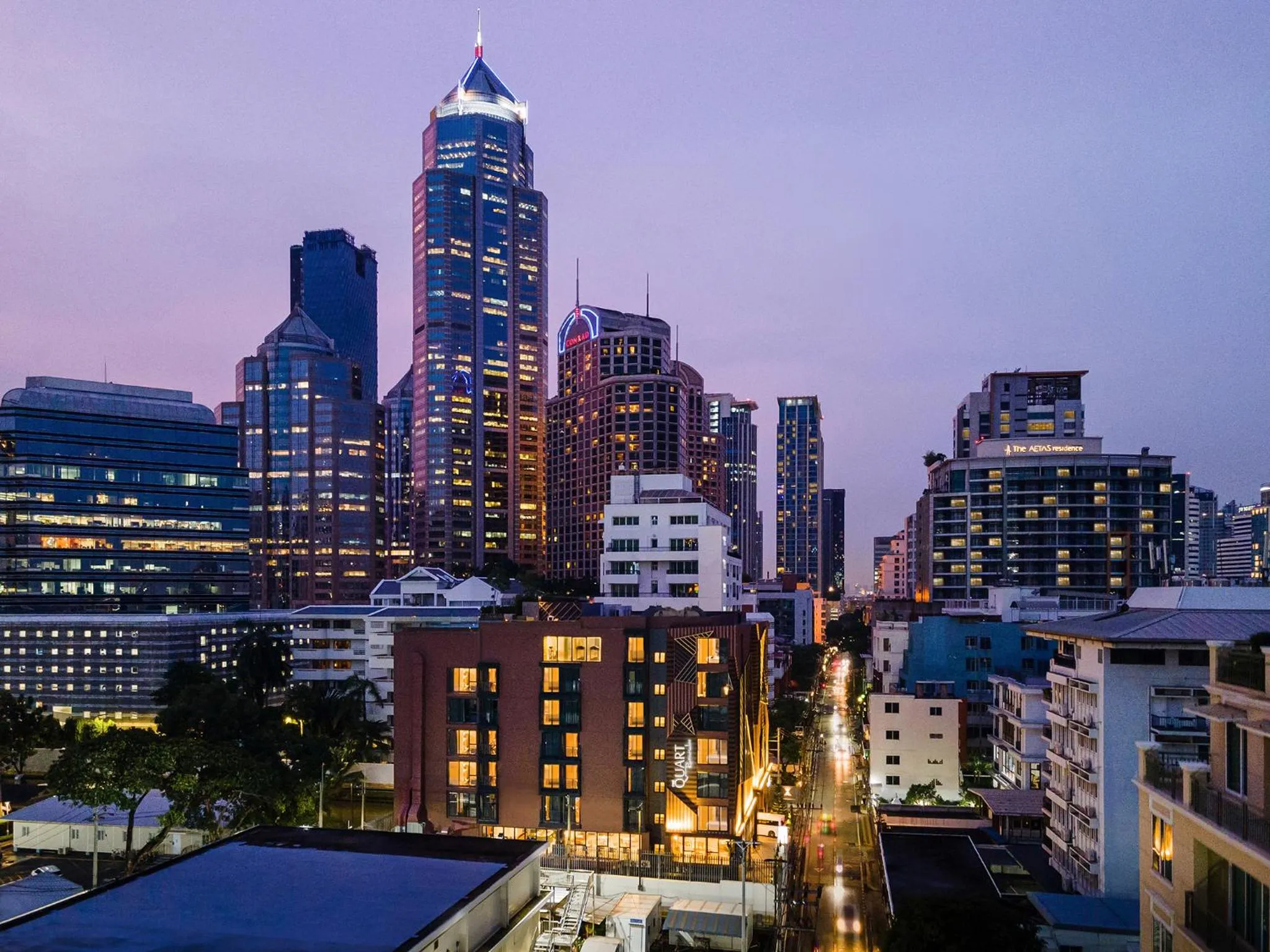 Property building in The Quart Ruamrudee by UHG