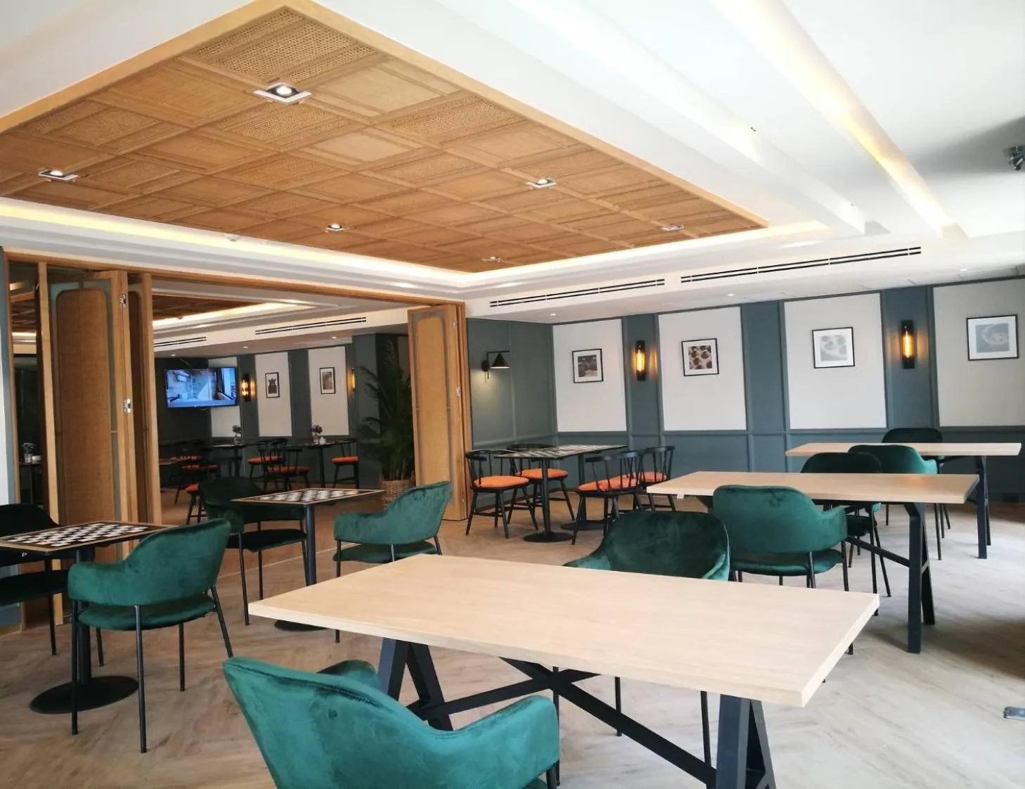 Restaurant/places to eat in The Quart Ruamrudee by UHG