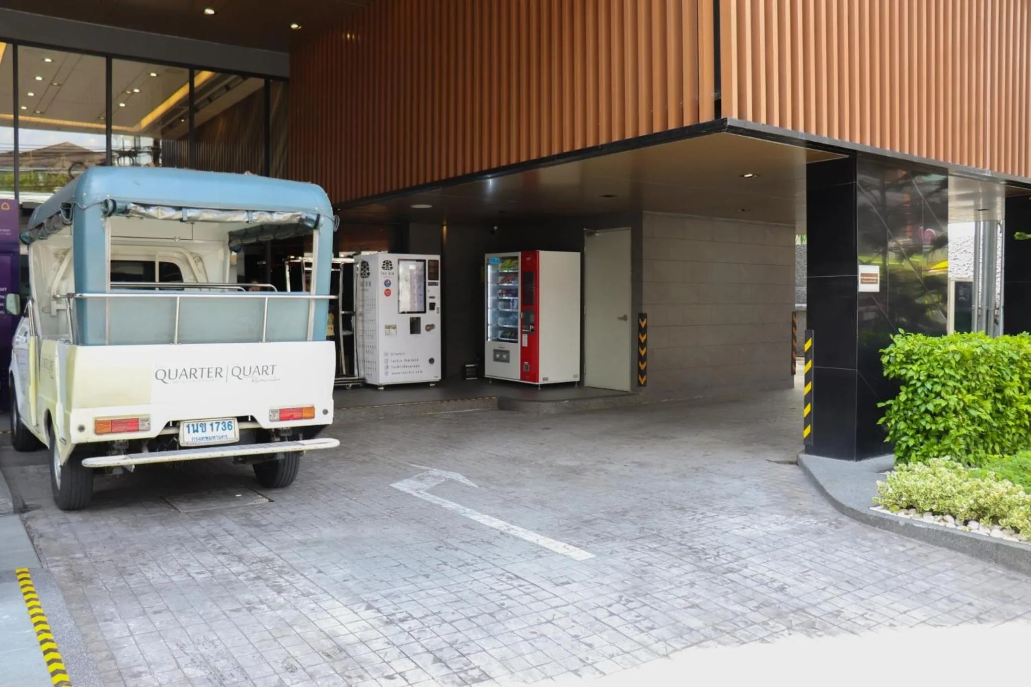 The Quart Ruamrudee by UHG