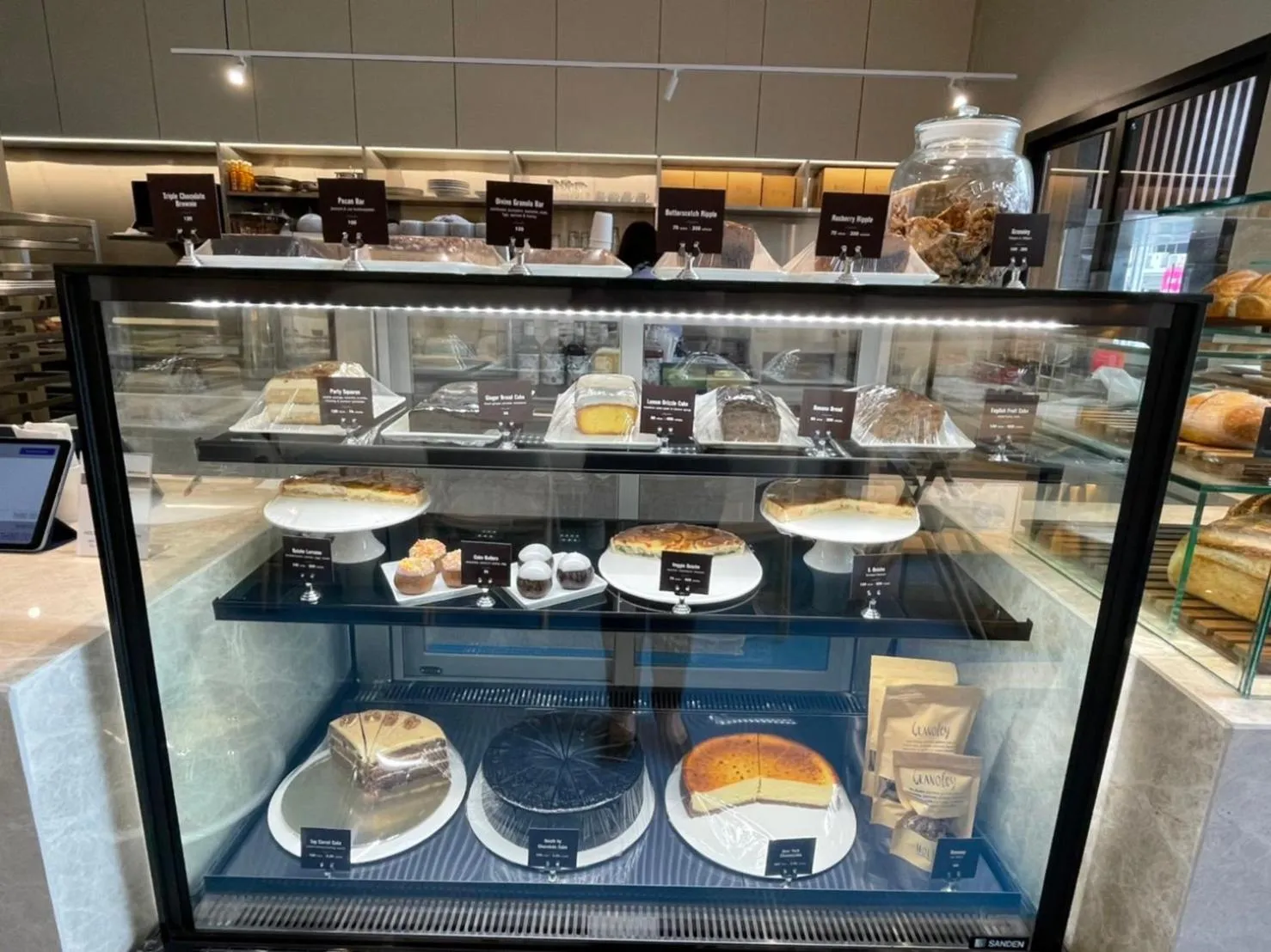 Food and drinks in The Quart Ruamrudee by UHG