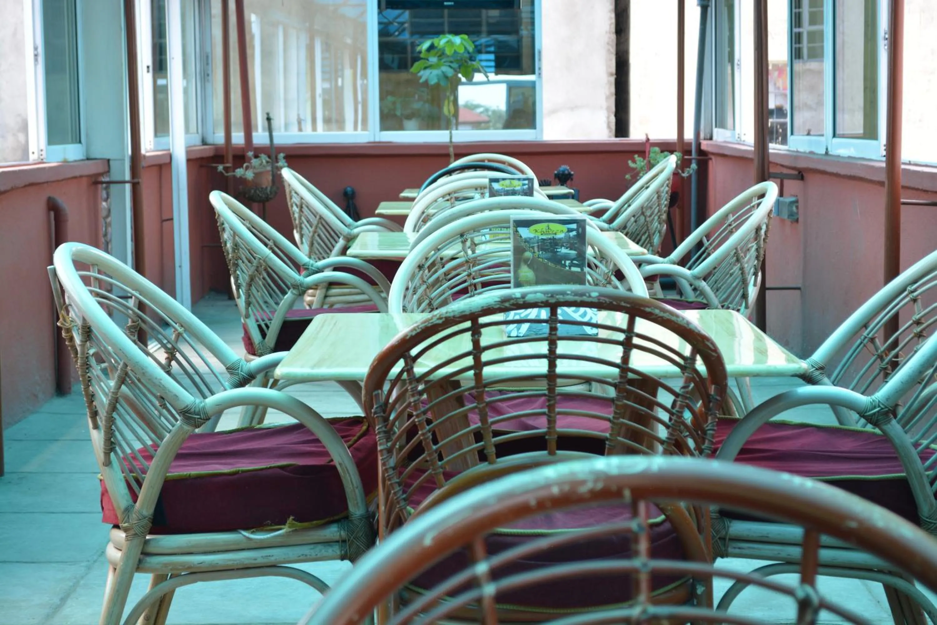 Restaurant/places to eat in Khweza Bed and Breakfast