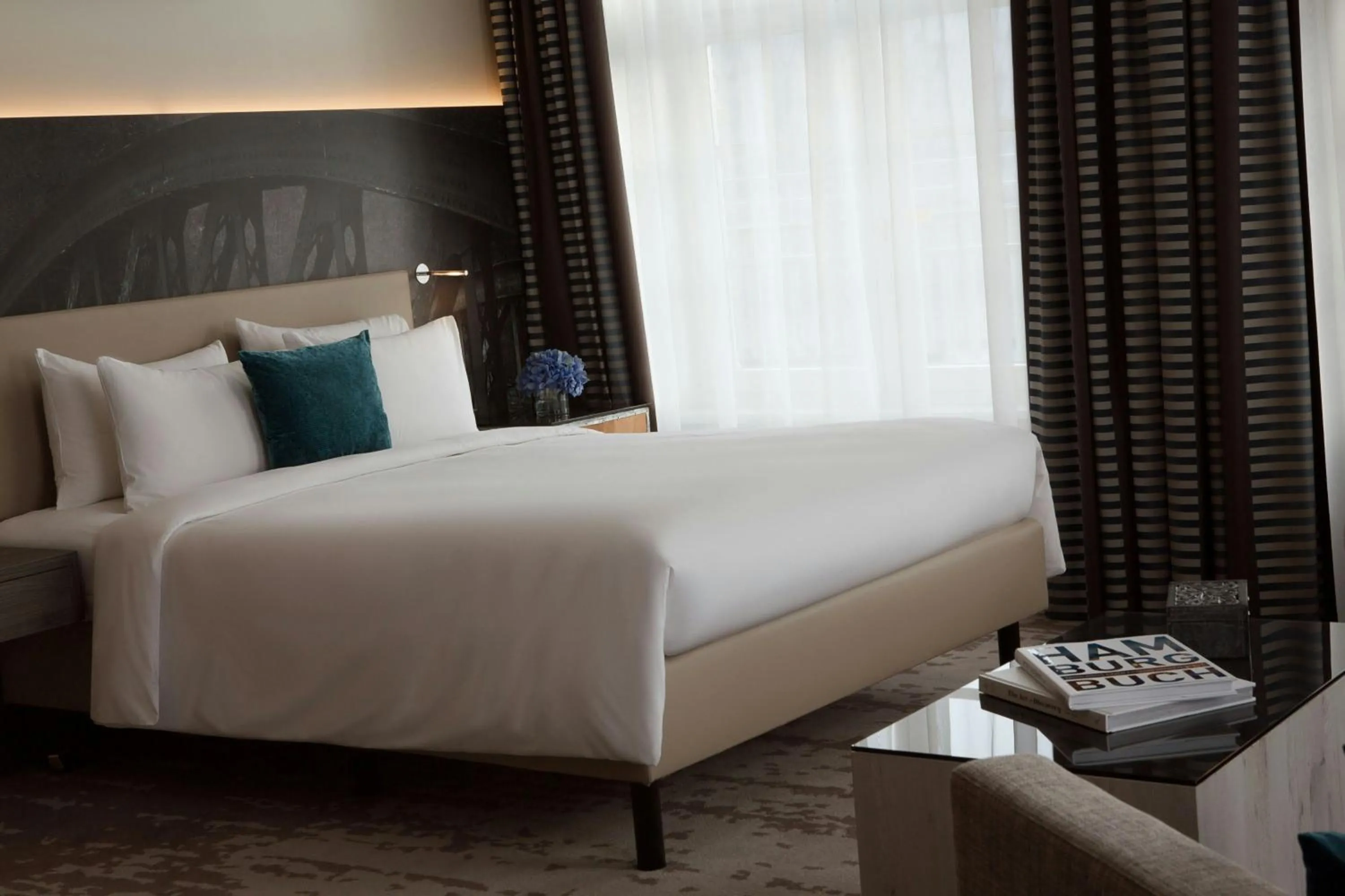 Photo of the whole room, Bed in Renaissance Hamburg Hotel