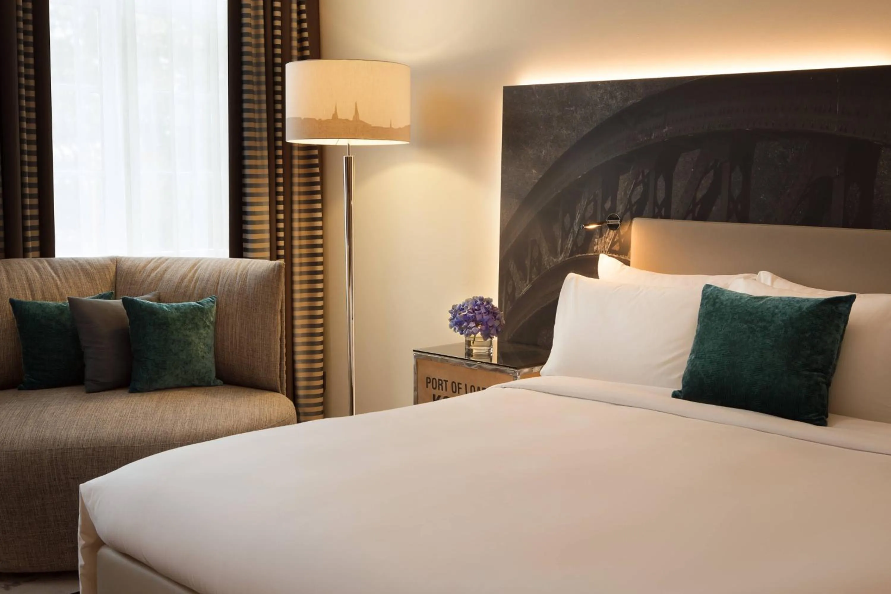 Photo of the whole room, Bed in Renaissance Hamburg Hotel