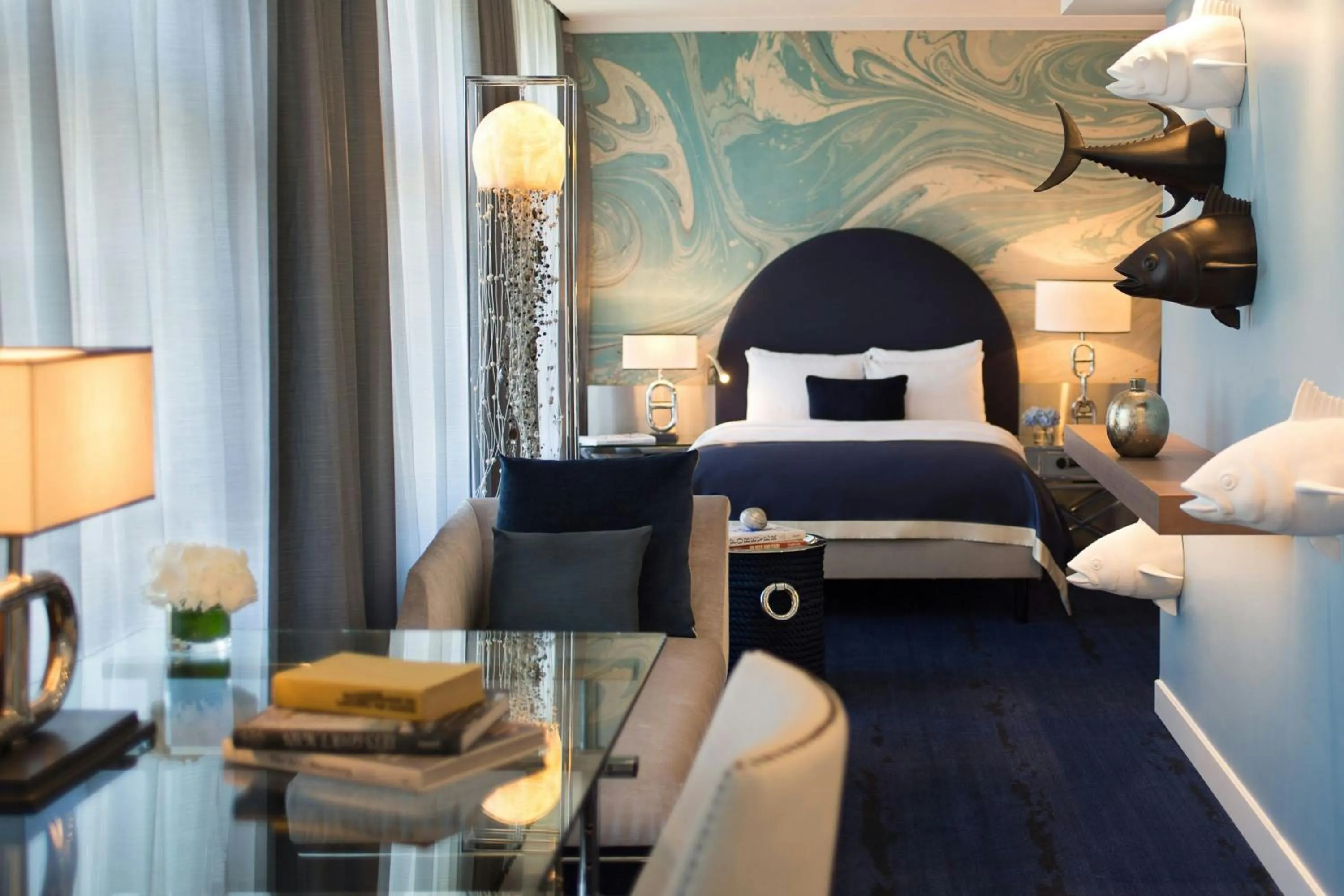 Living room, Bed in Renaissance Hamburg Hotel