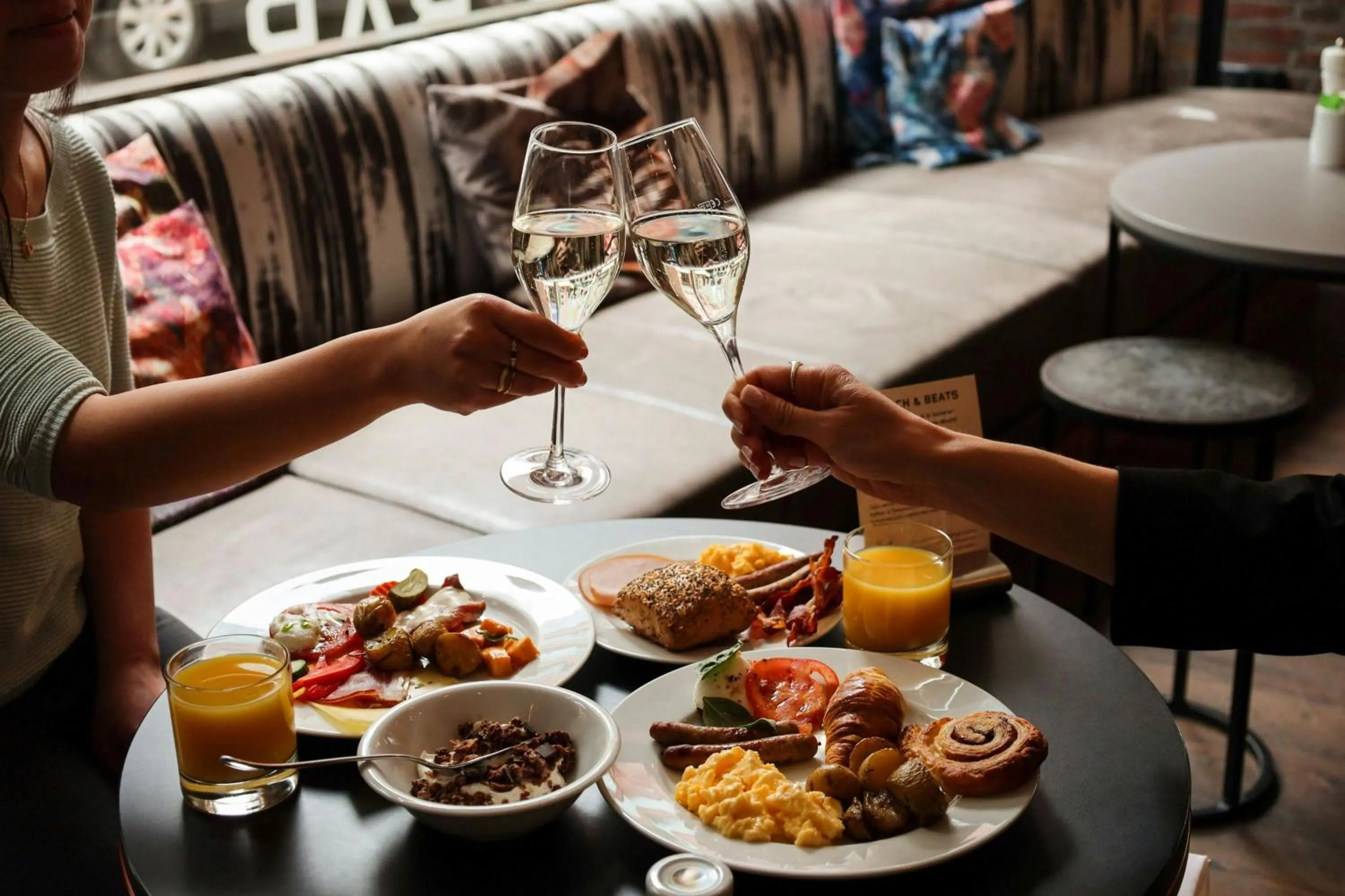 Restaurant/places to eat in Renaissance Hamburg Hotel