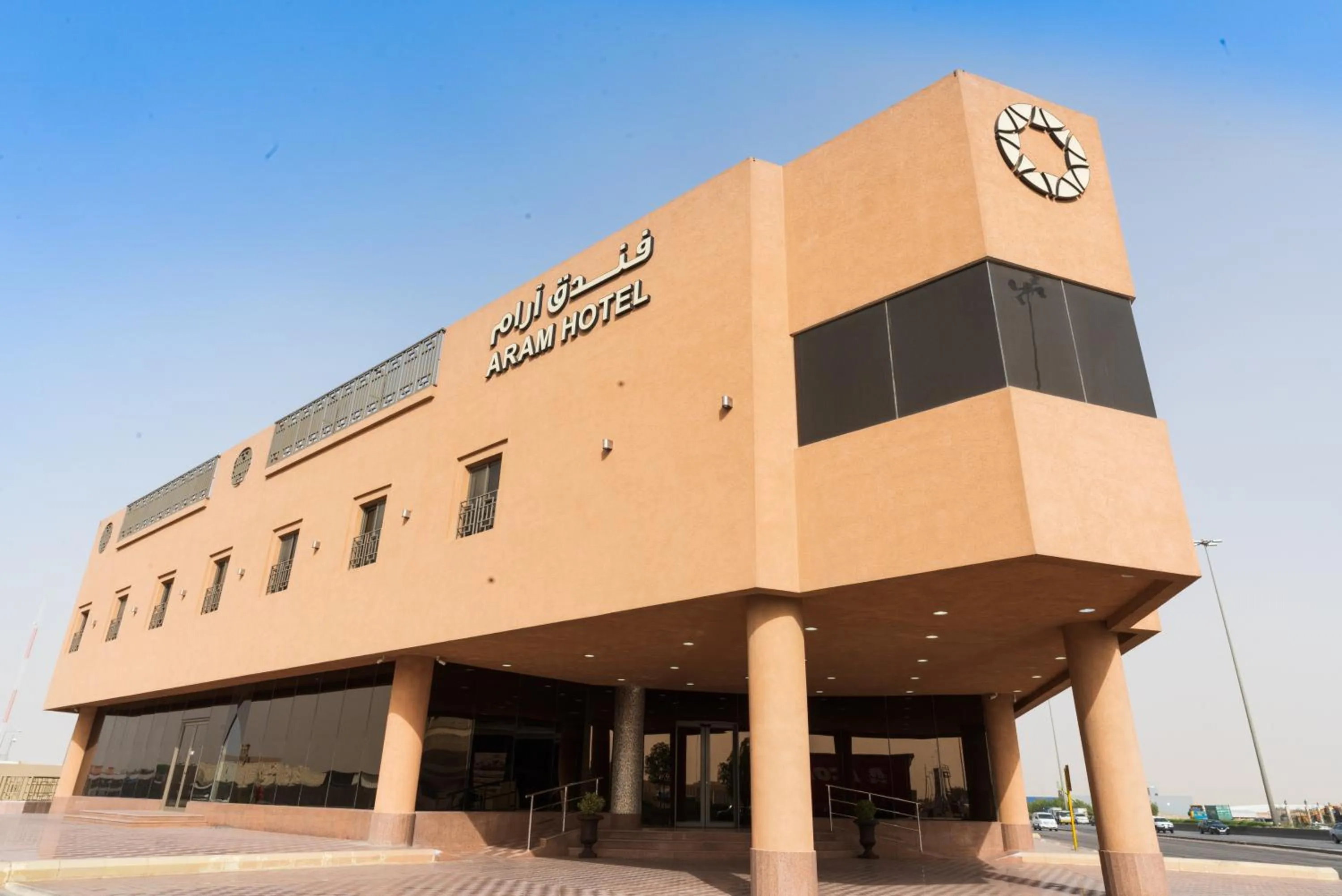 Property building in Aram Hotel - AlMeshael Exit 18 فندق آرام - حي المشاعل مخرج 18
