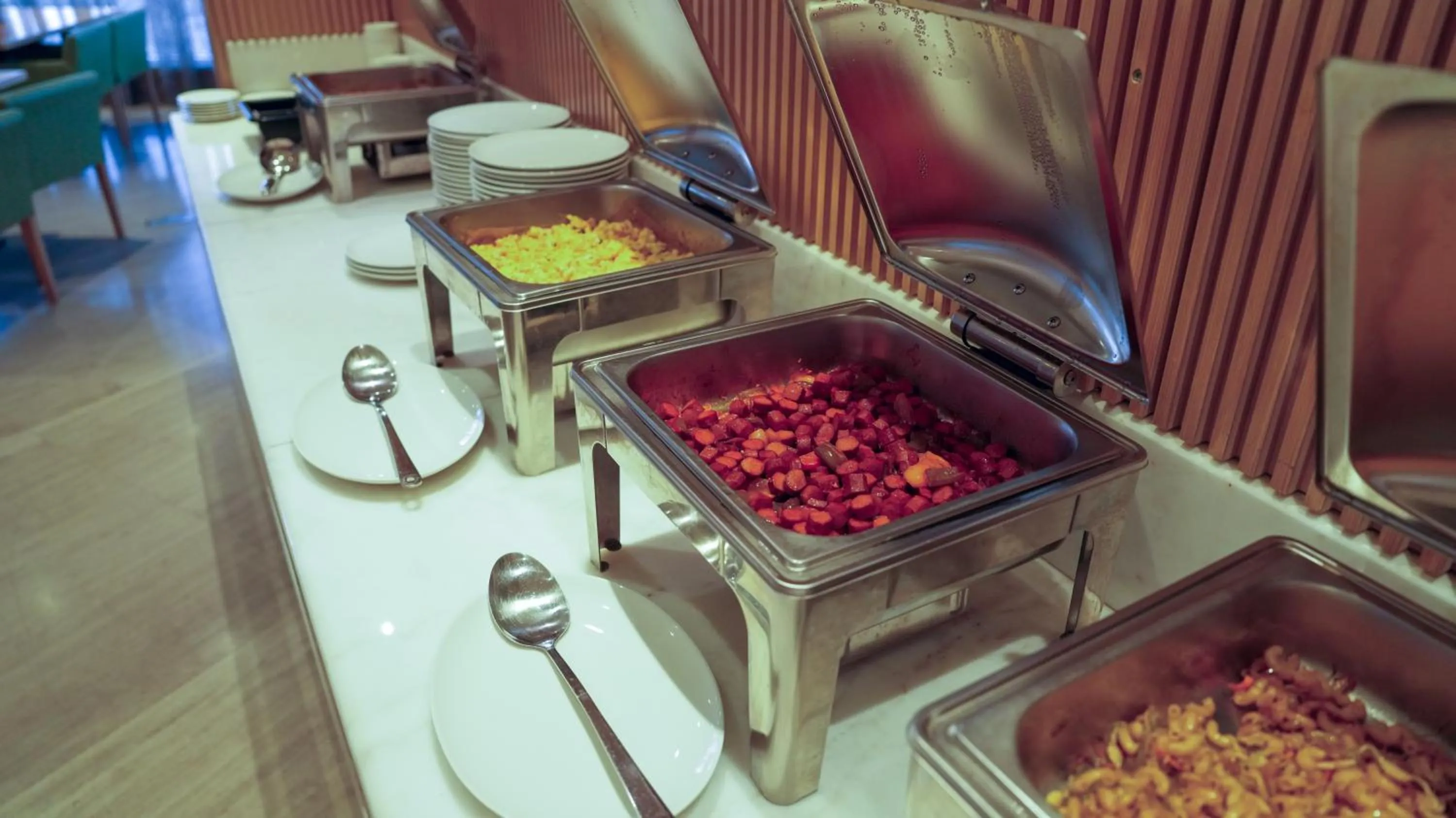 Restaurant/places to eat in Aram Hotel - AlMeshael Exit 18 فندق آرام - حي المشاعل مخرج 18