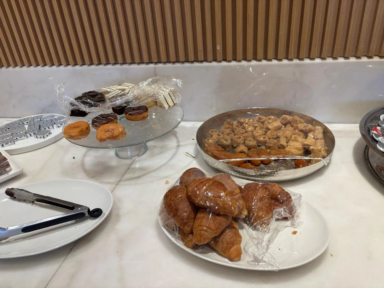 Property building in Aram Hotel - AlMeshael Exit 18 فندق آرام - حي المشاعل مخرج 18