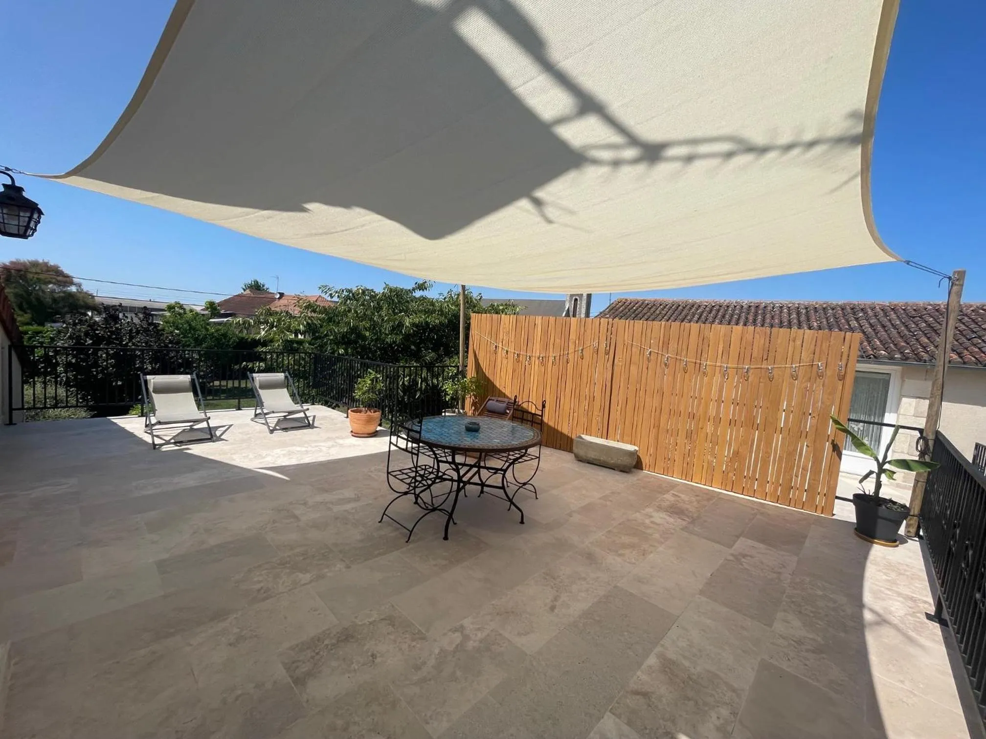 Balcony/Terrace in La maison de Charlotte - chambres d'hôtes-Futuroscope