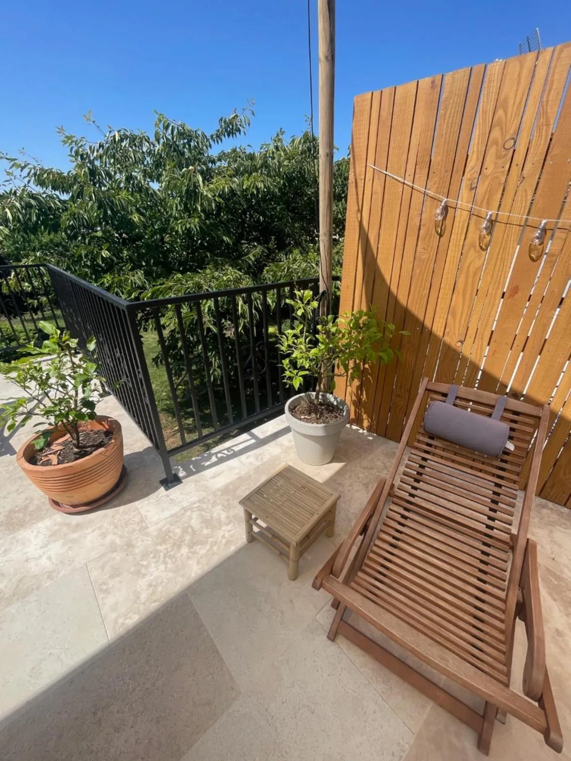 Balcony/Terrace in La maison de Charlotte - chambres d'hôtes-Futuroscope