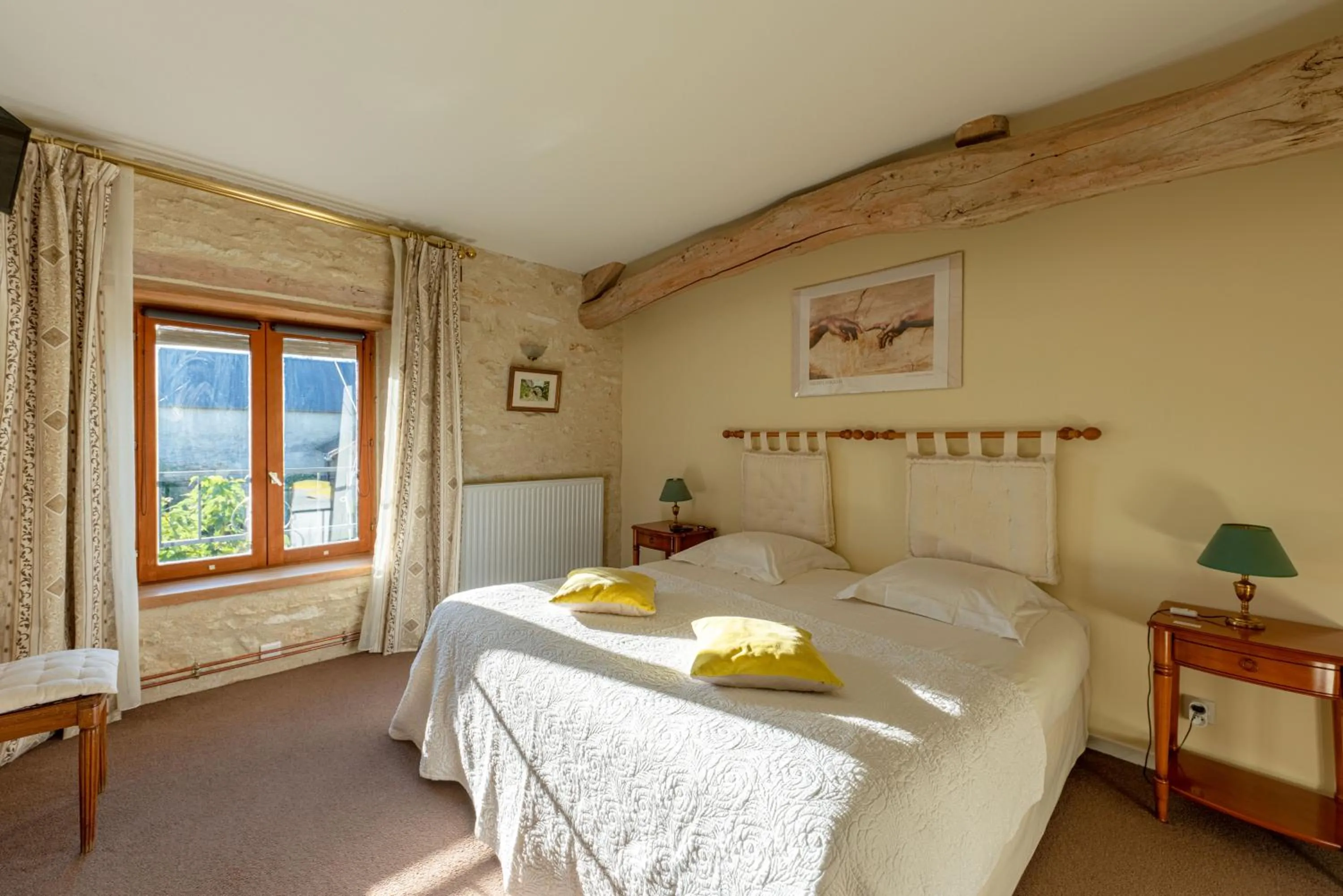 Bedroom, Bed in La maison de Charlotte - chambres d'hôtes-Futuroscope