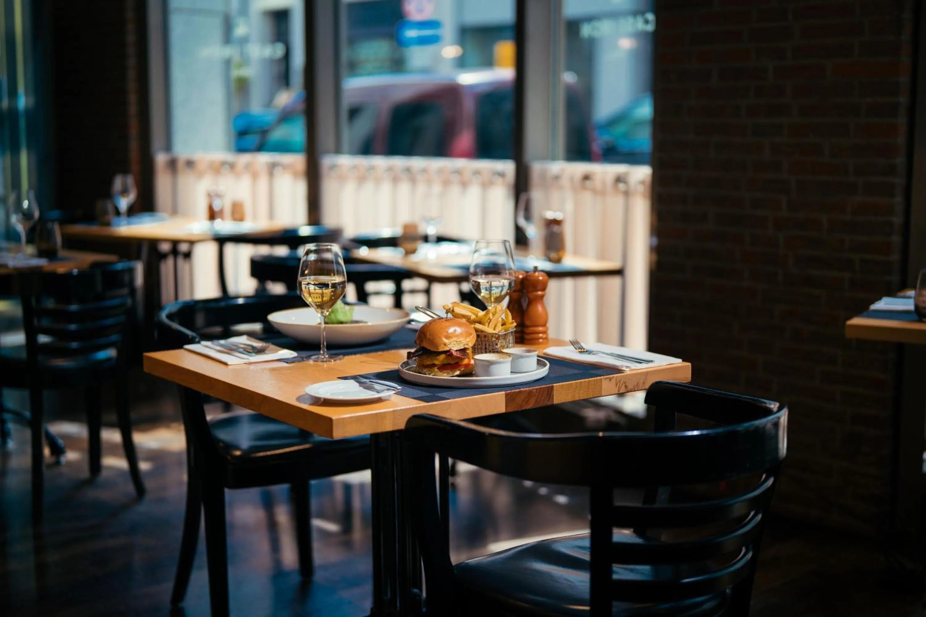 Restaurant/places to eat in Hamburg Marriott Hotel