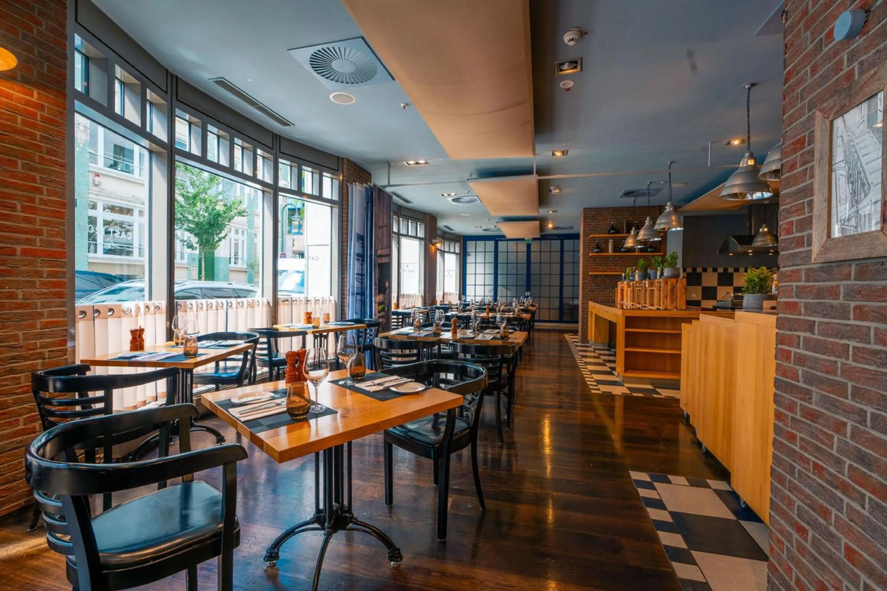 Restaurant/places to eat in Hamburg Marriott Hotel