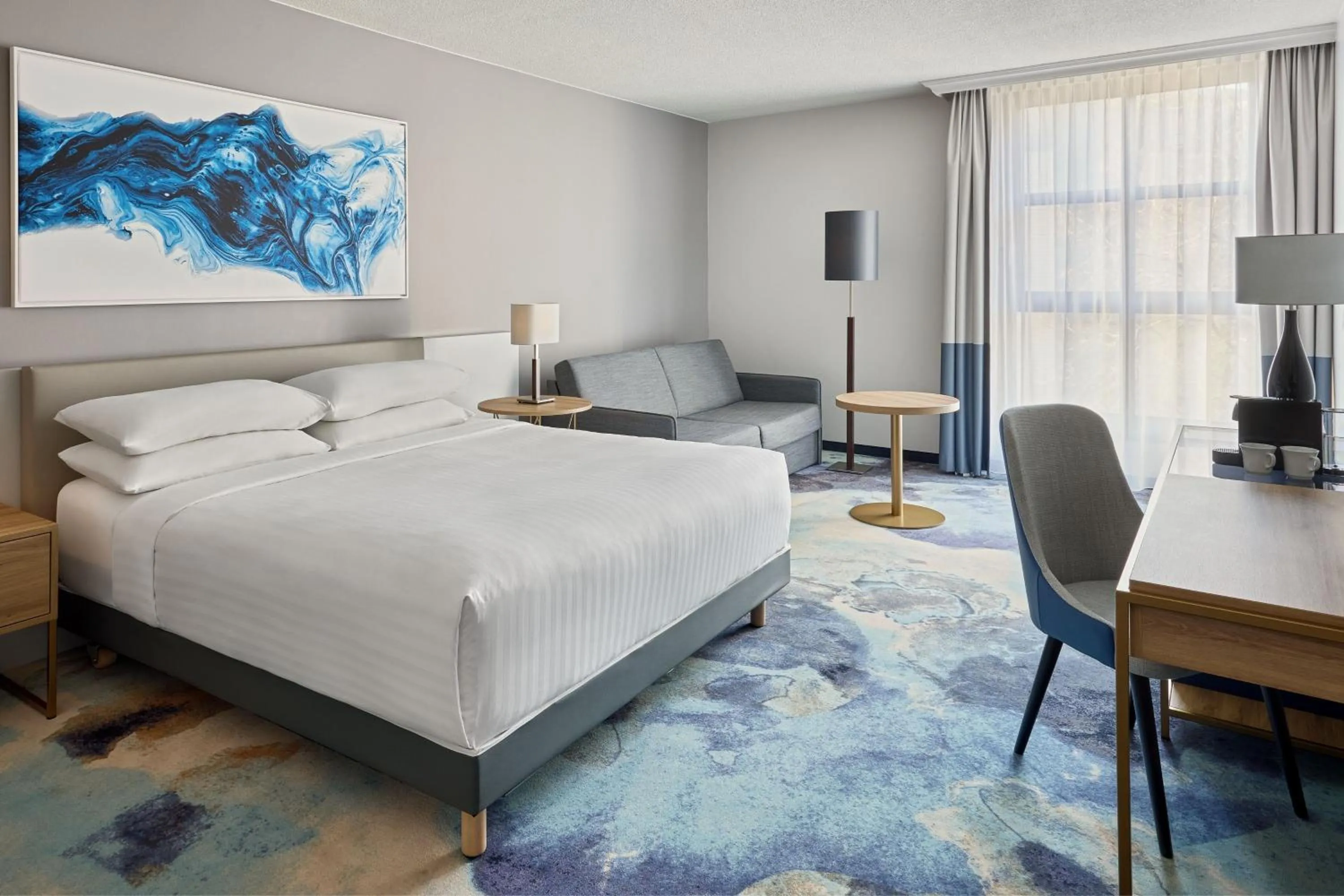 Photo of the whole room, Bed in Hamburg Marriott Hotel