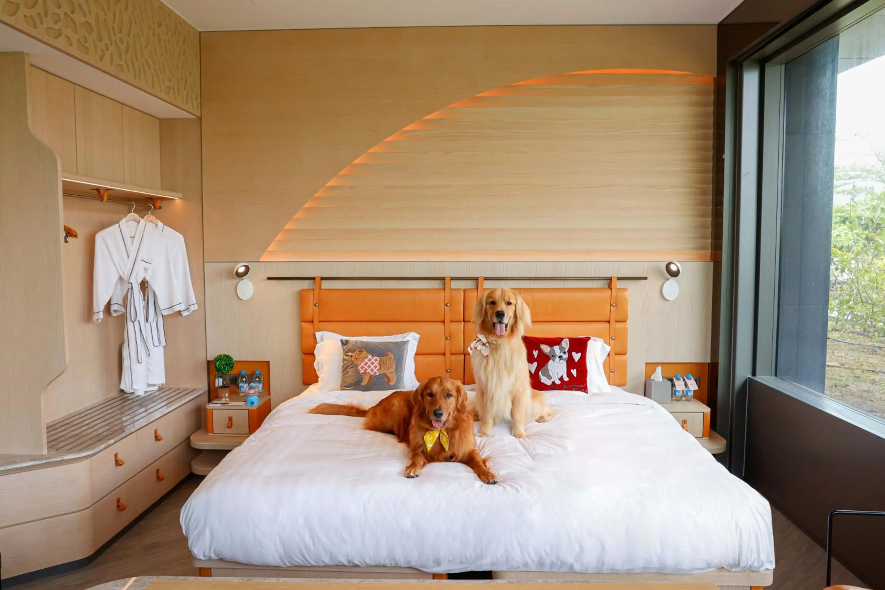 room service, Bed in WM Hotel Hong Kong, Vignette Collection