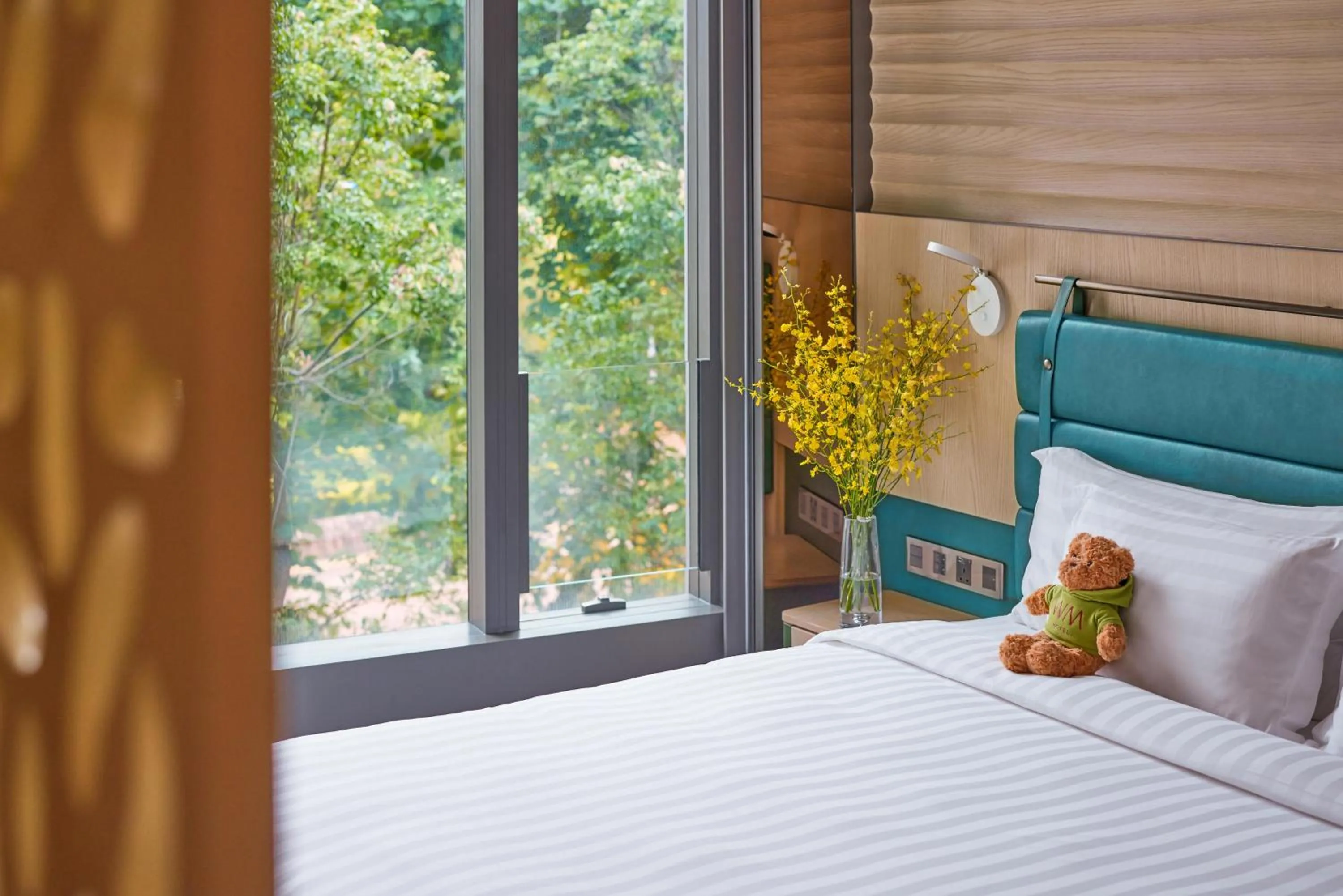 Photo of the whole room, Bed in WM Hotel Hong Kong, Vignette Collection