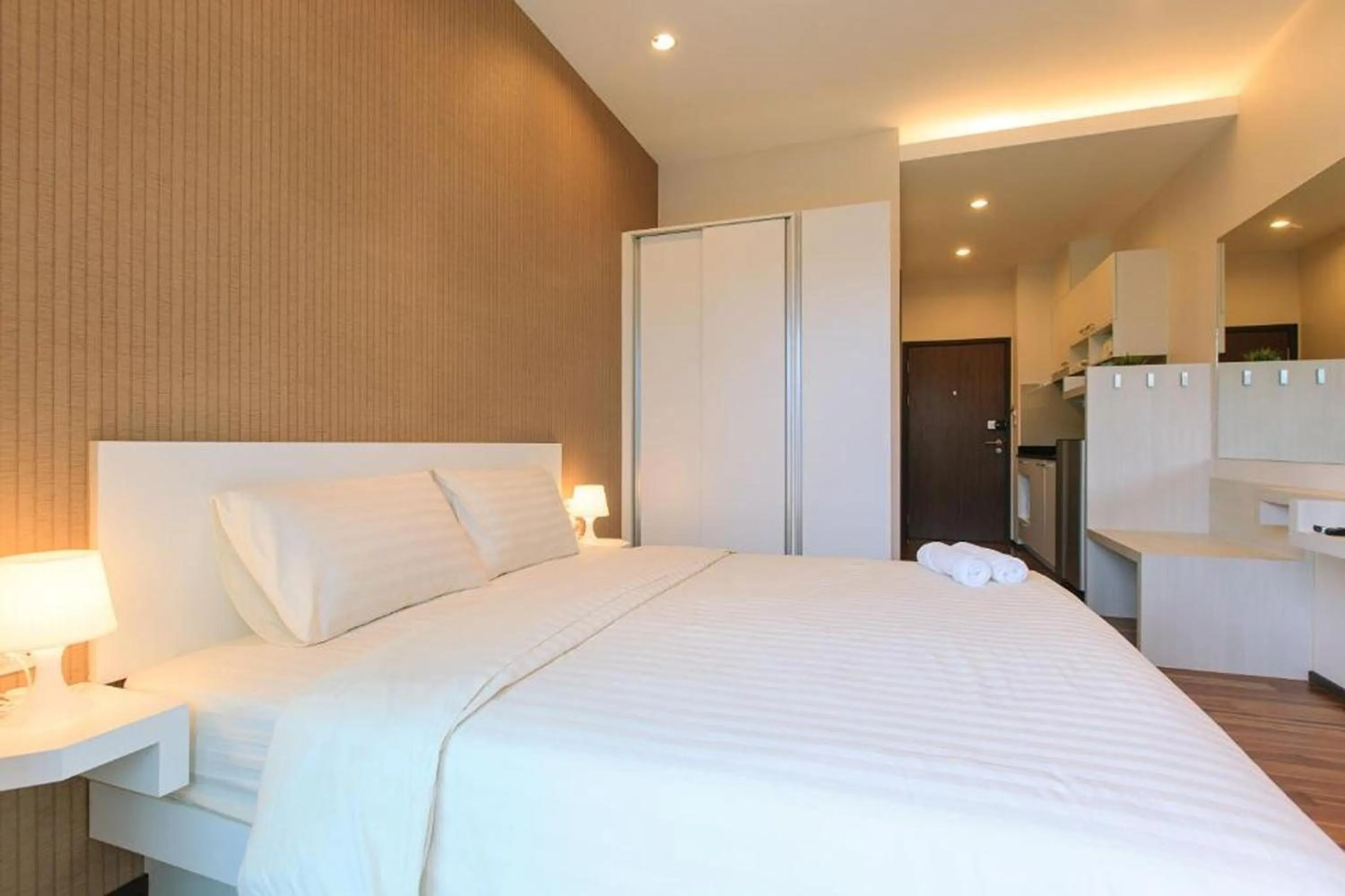 Photo of the whole room, Bed in The Title Beach Front