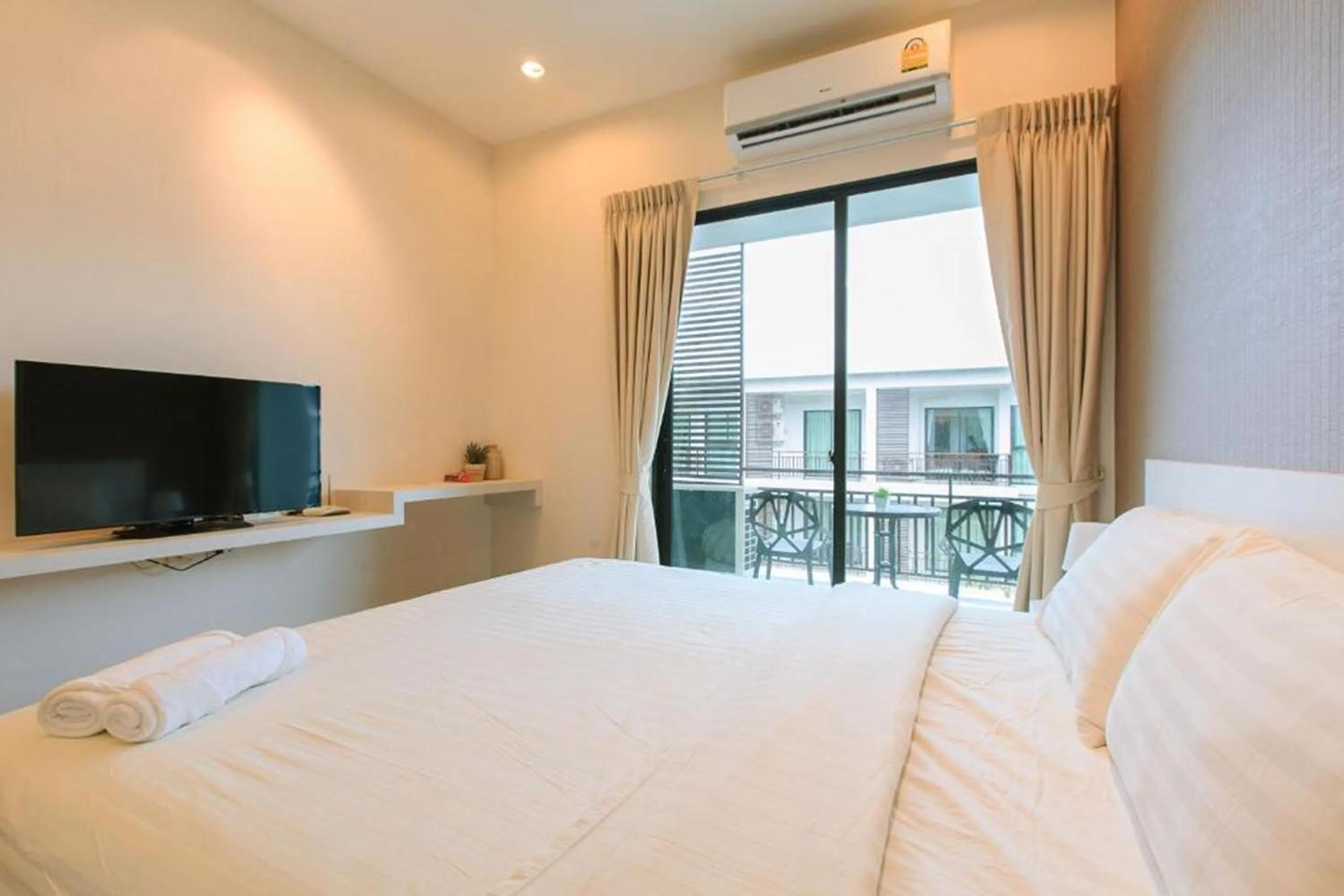 Bed in The Title Beach Front