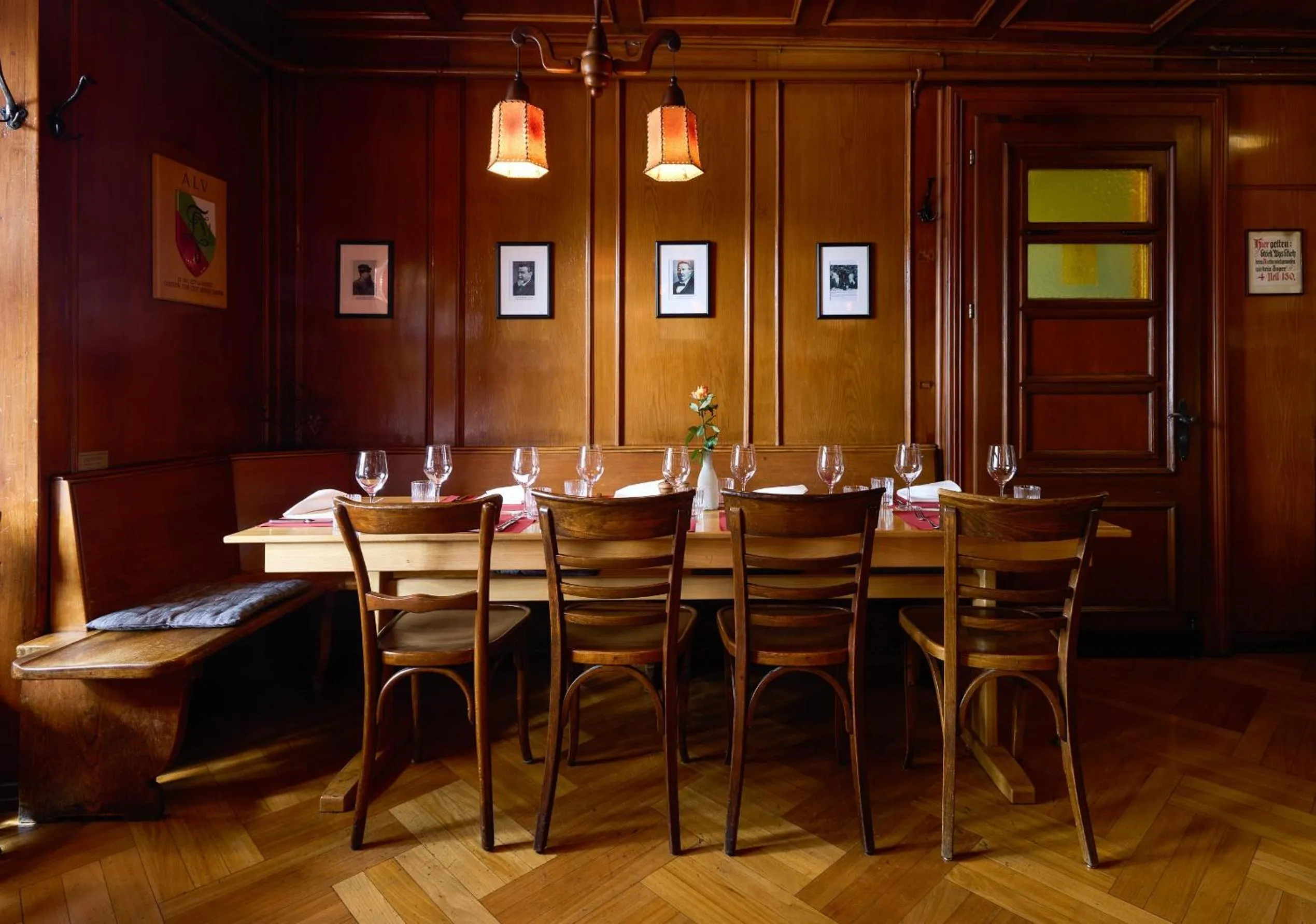 Restaurant/places to eat in Hotel Limmathof