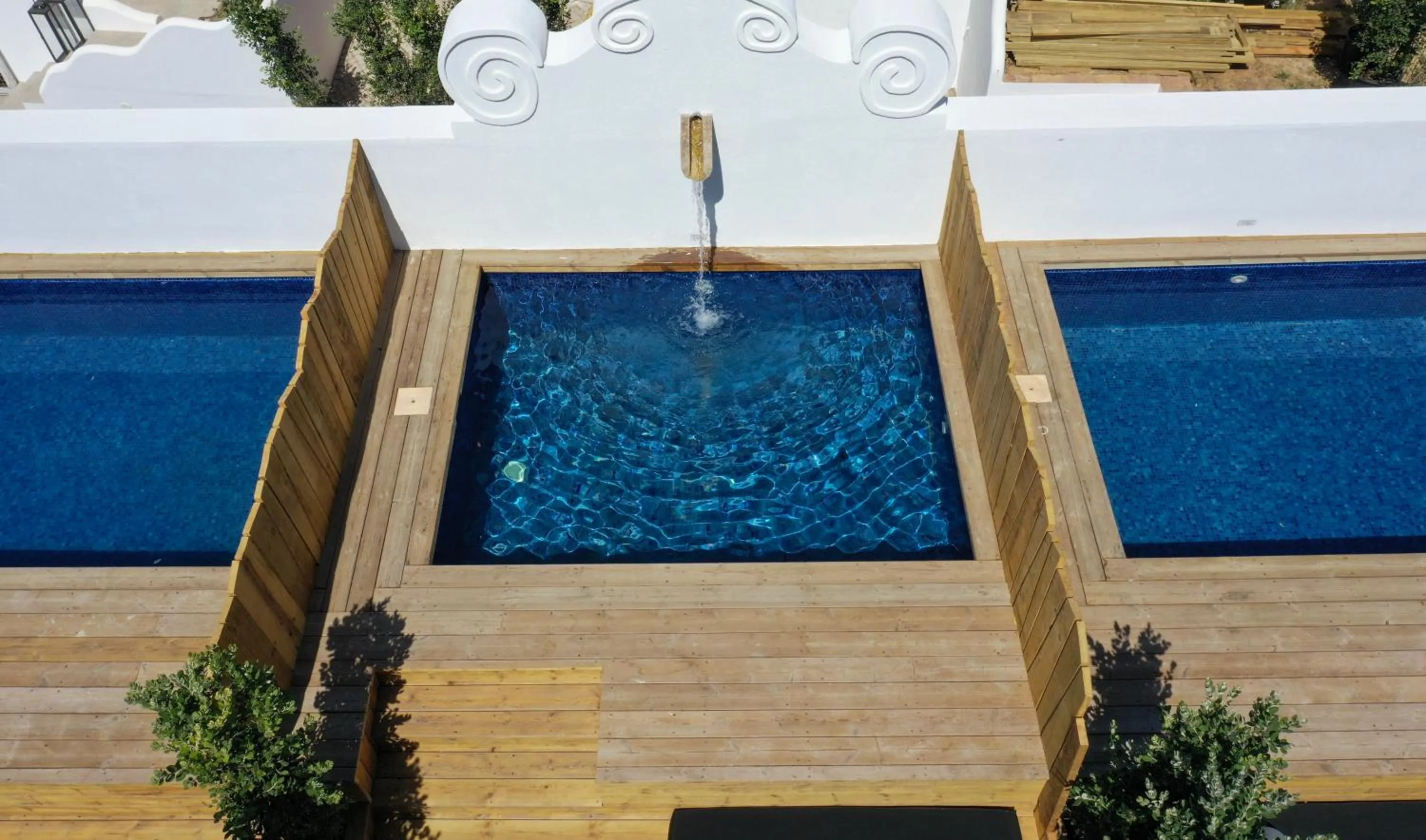 Swimming pool in Colégio Charm House