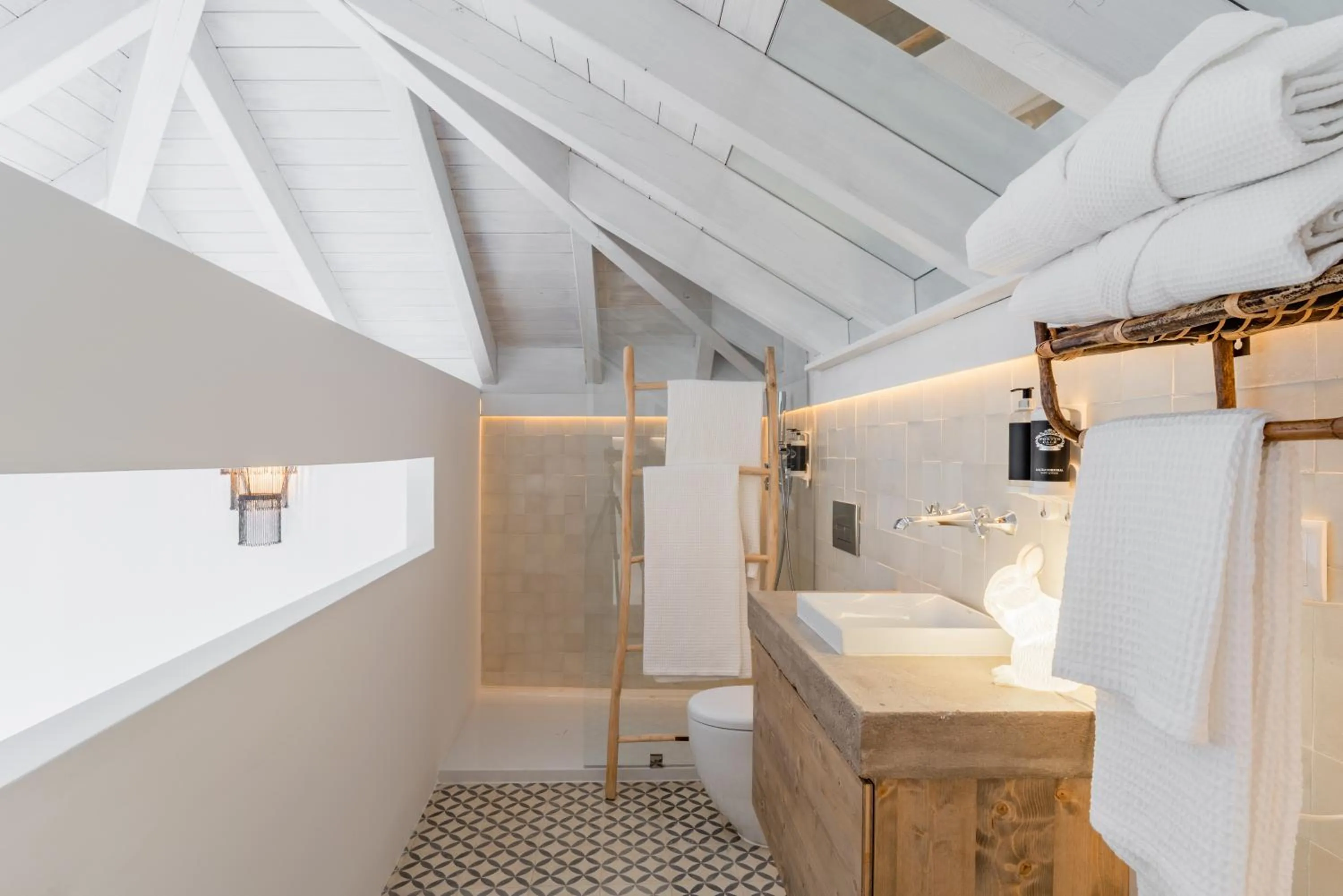 Shower in Colégio Charm House