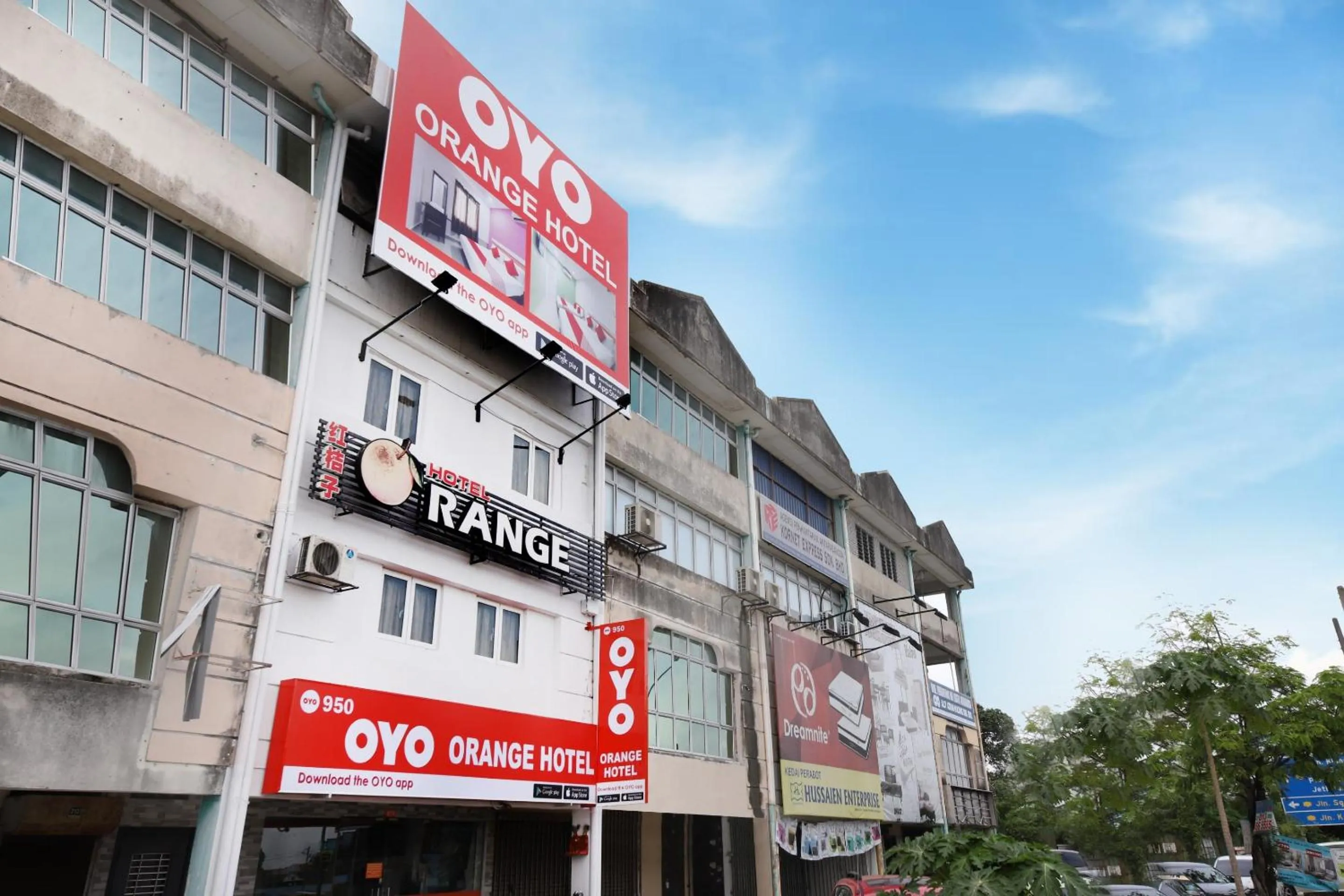 Facade/entrance in Super OYO 90296 Red Orange Hotel Port Klang