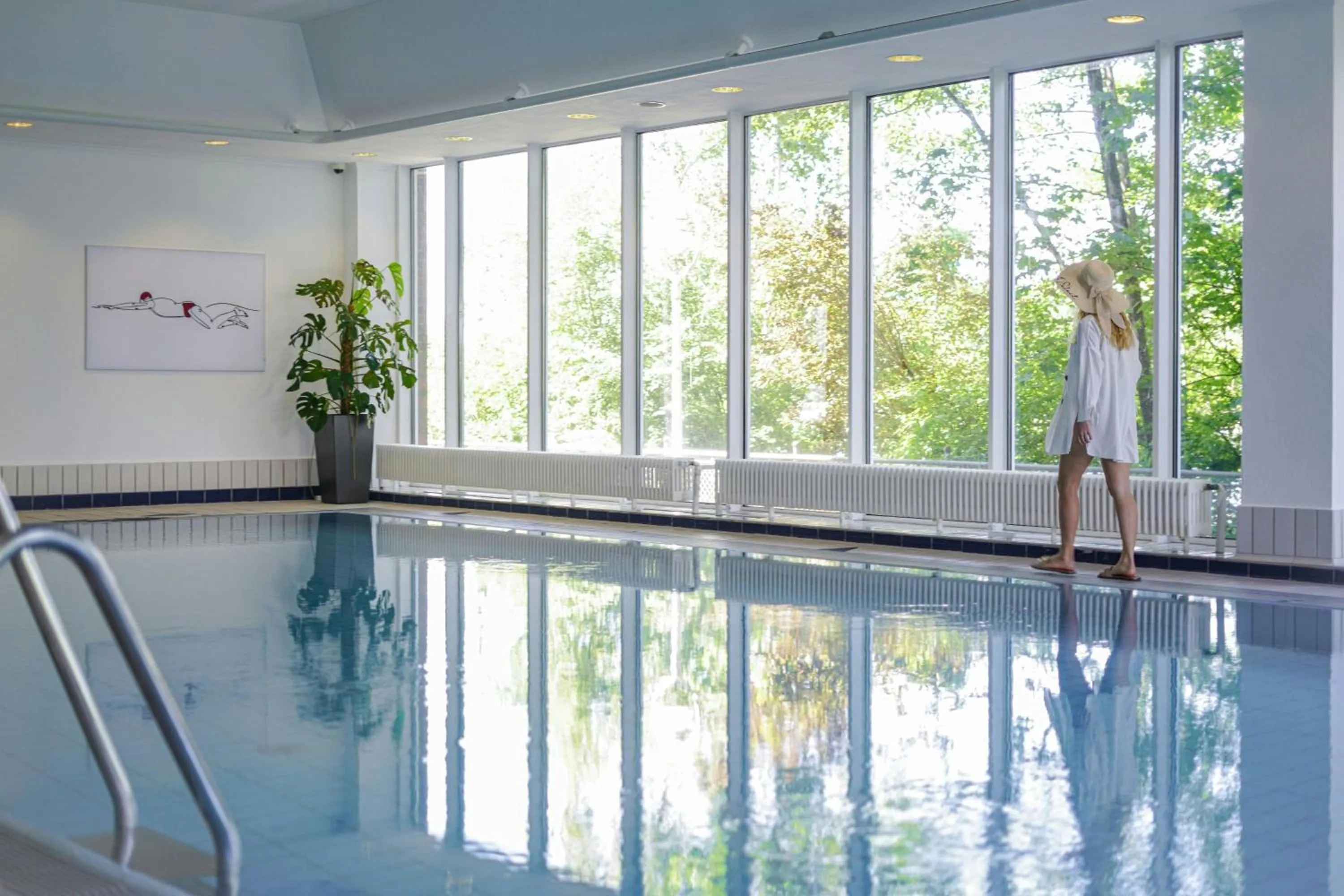 Swimming pool in Heidelberg Marriott Hotel