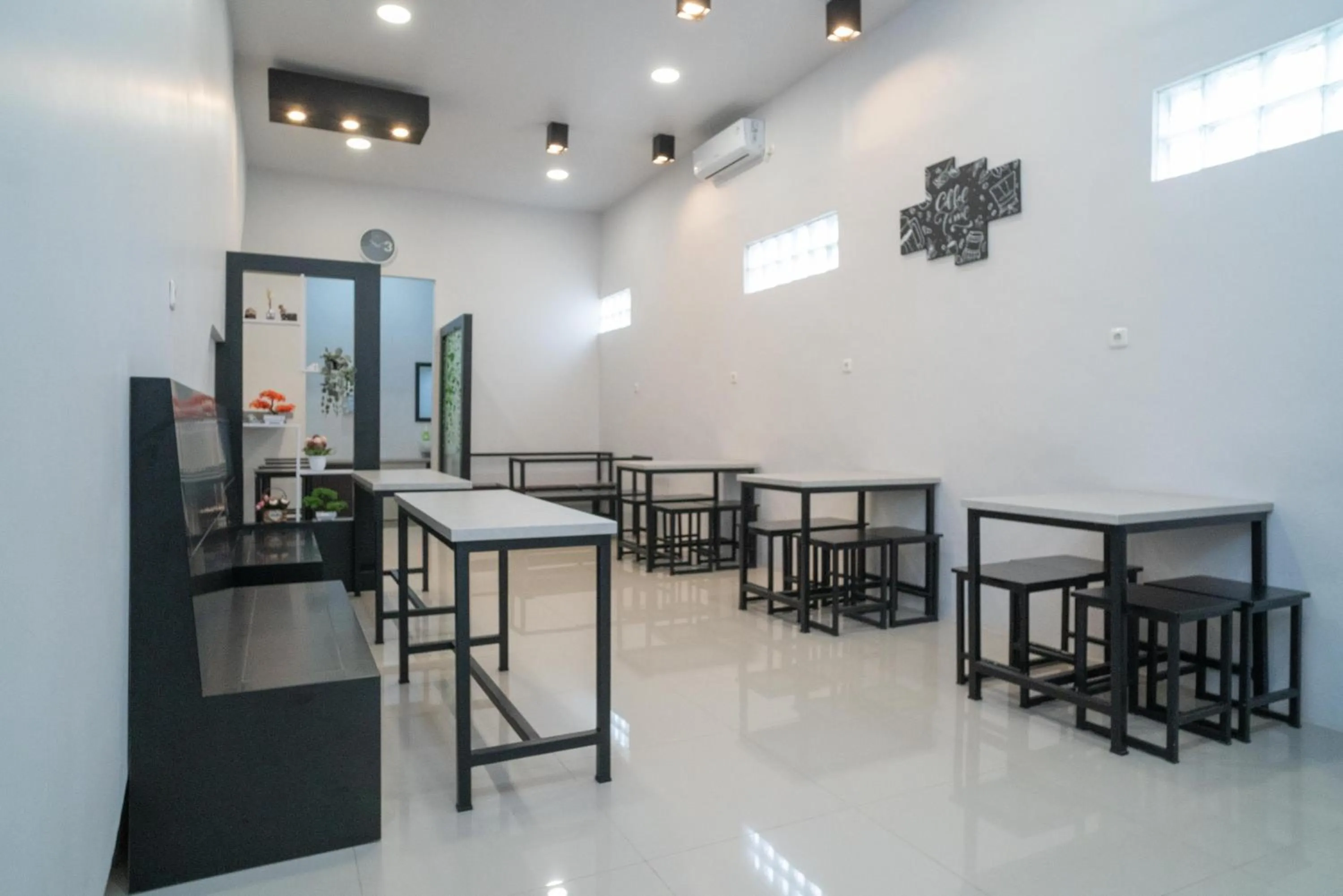 RedDoorz Syariah near Jalan Ahmad Yani Banjarmasin 3